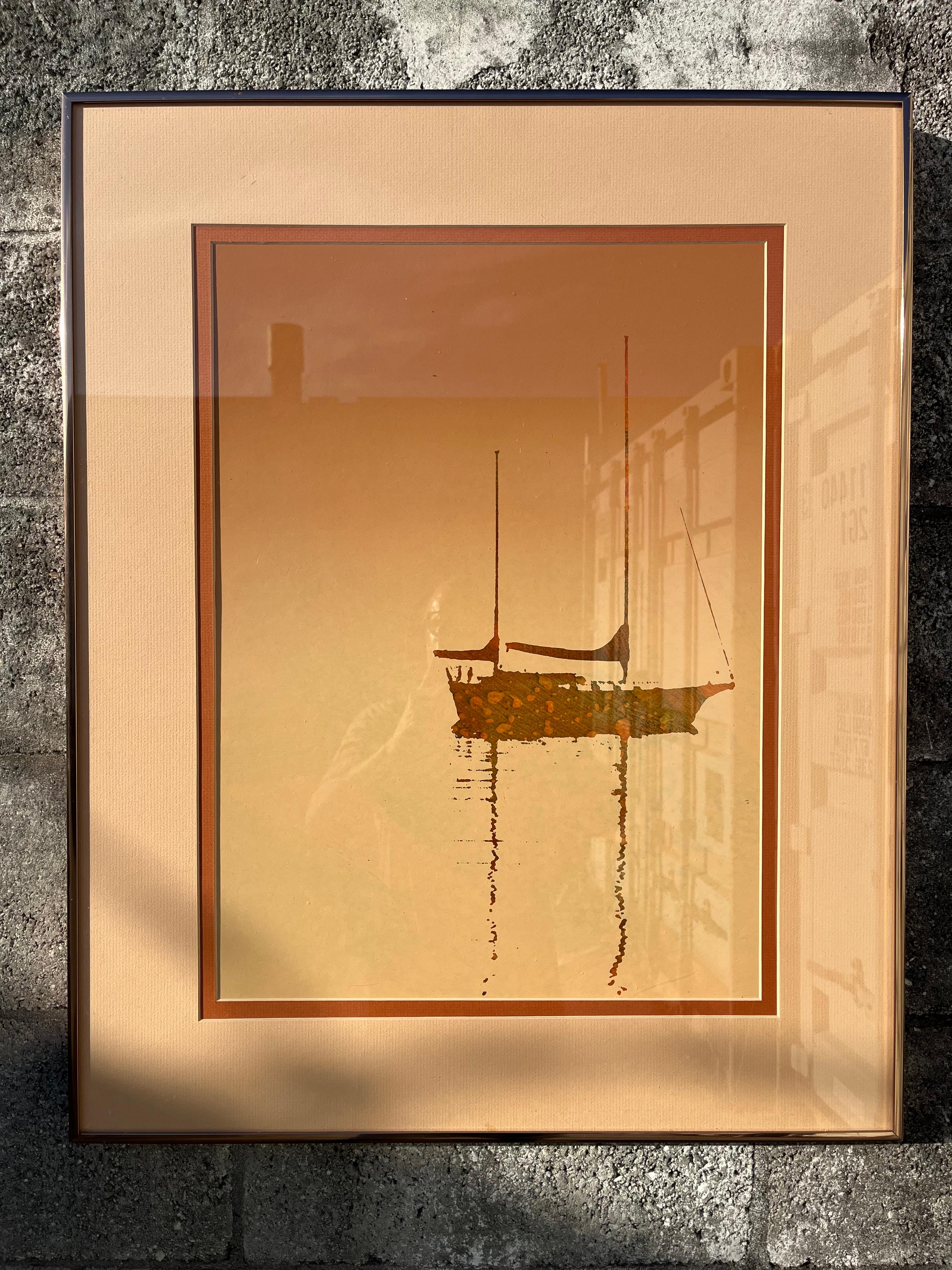 Lithographie monochromatique en terre de sienne brûlée encadrée, datant des années 1970.
Ce tableau présente un paysage marin dans de riches tons de terre de Sienne brûlée, maté et encadré avec le cadre original en aluminium anodisé et protégé par