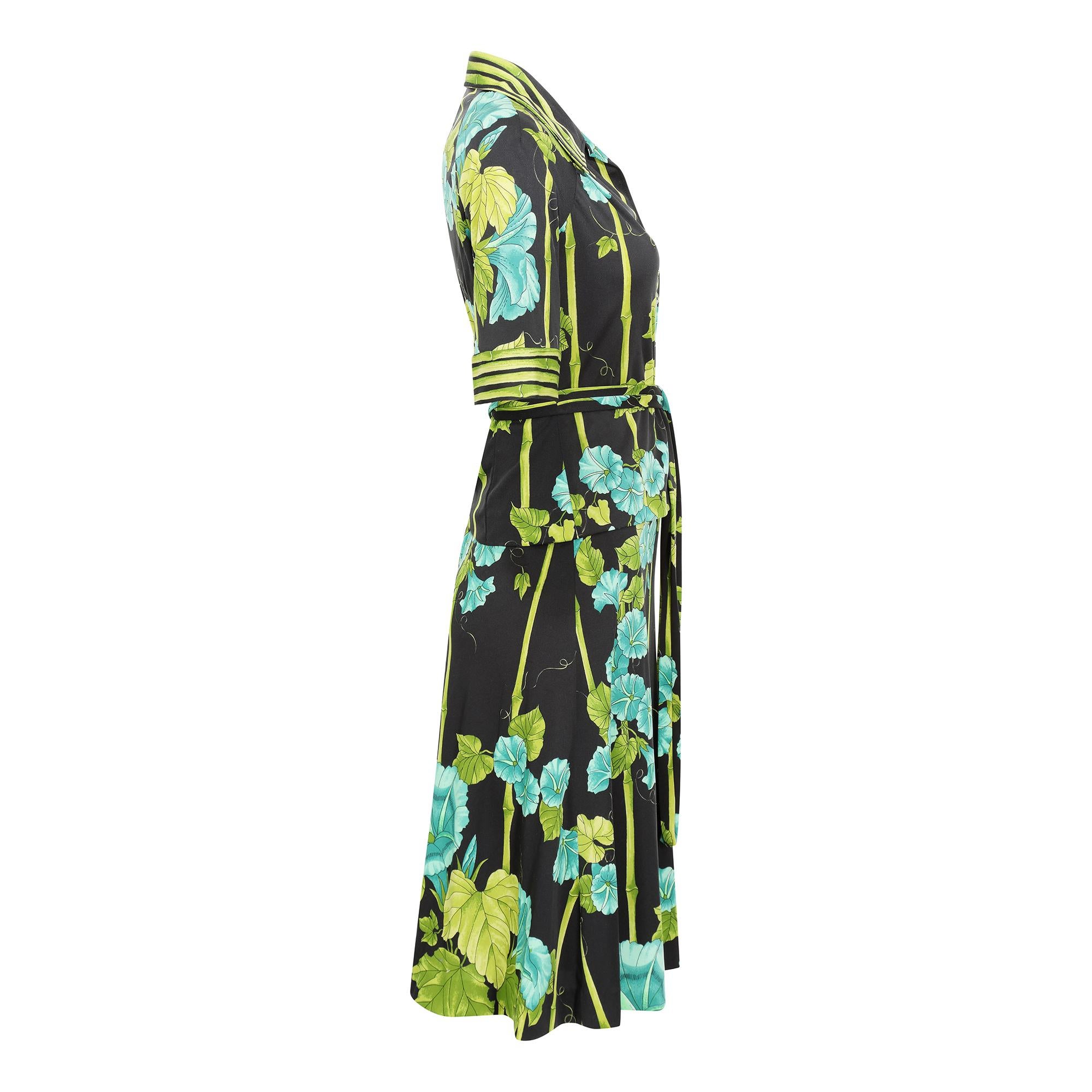 This is a very well made 1970s polyester jersey skirt set by British design house Frank Usher.  The attractive print is composed of heavenly trumpet flowers, vine leaves and what appear to be bamboo stems. We particularly like the way that the