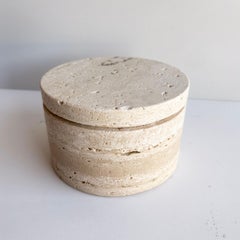 Portagioie in travertino Fratelli Manelli del 1970 con coperchio
