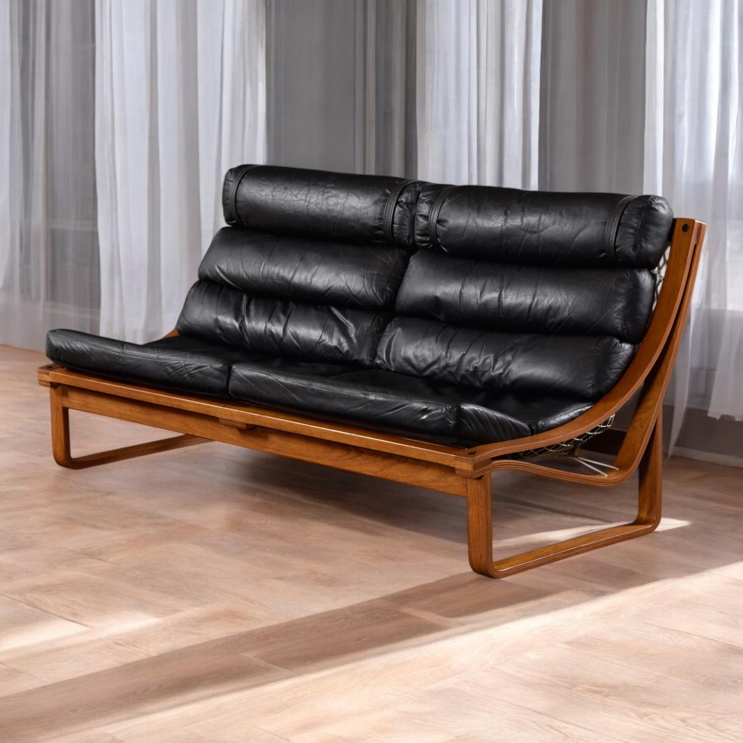 1970 Fred Lowen pour Tessa Canapé T4 en cuir noir et teck Bon état - En vente à Chattanooga, TN
