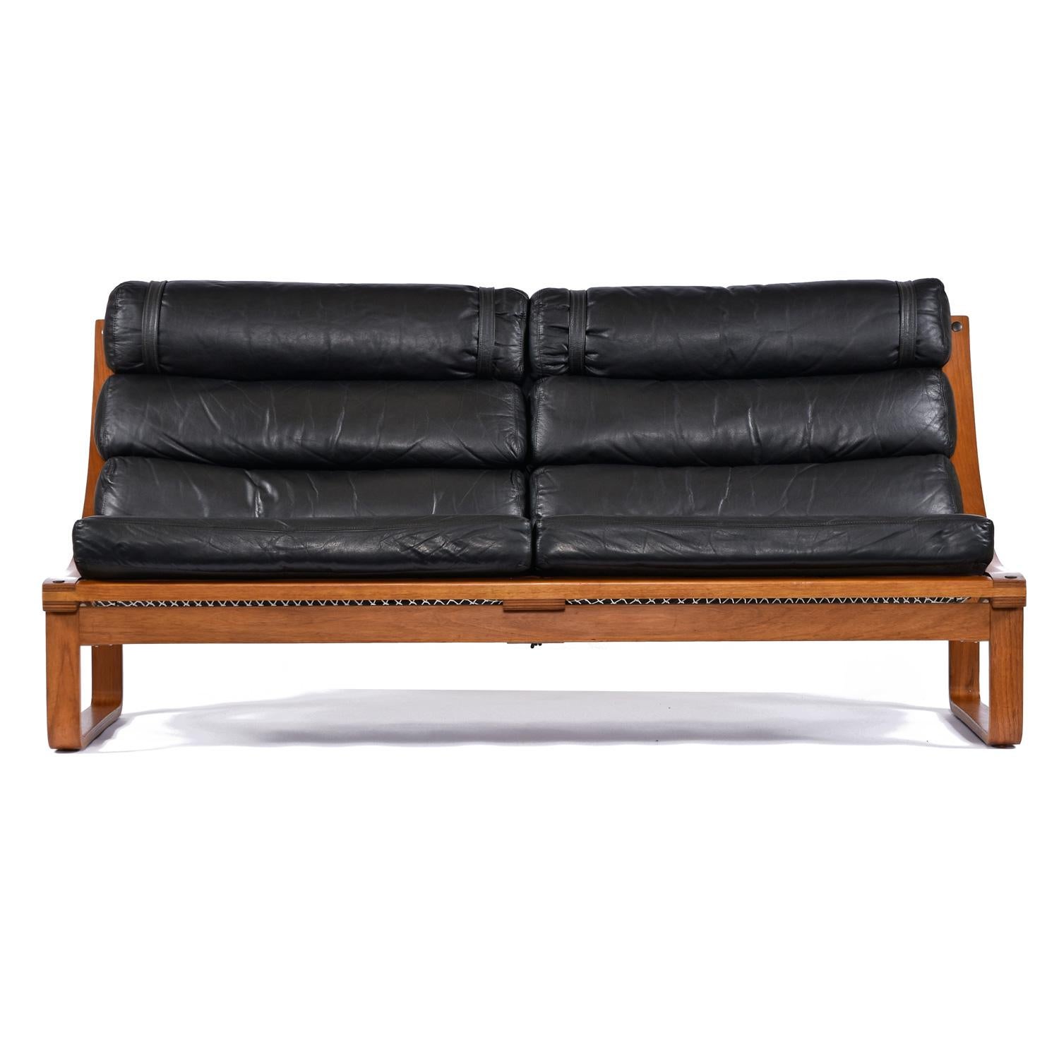 Mid-Century Modern 1970s Fred Lowen for Tessa Black Leather & Teak T4 Sofa For Sale