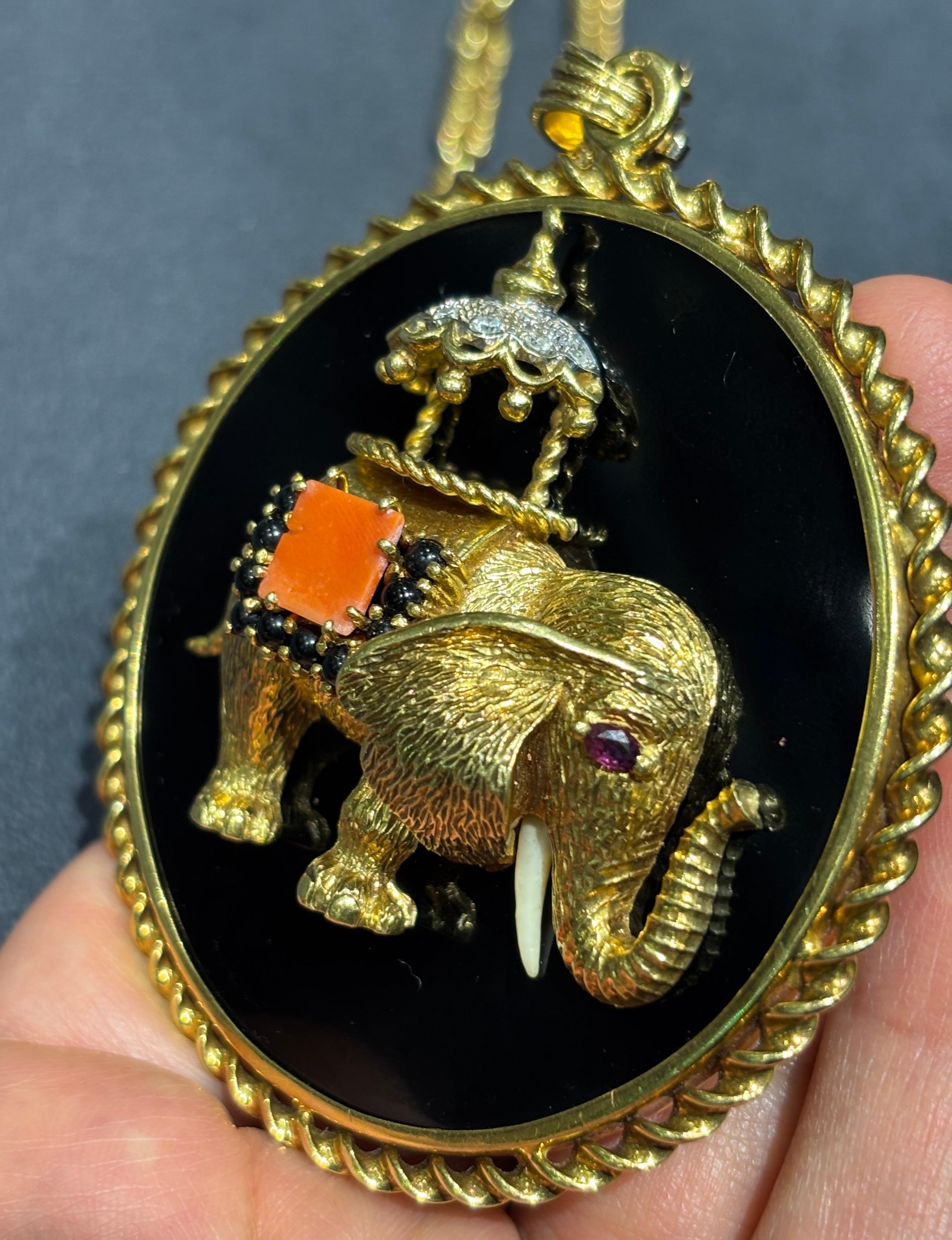 1970's Fred Paris 18k gold, onyx, coral and diamond sautoire For Sale 5