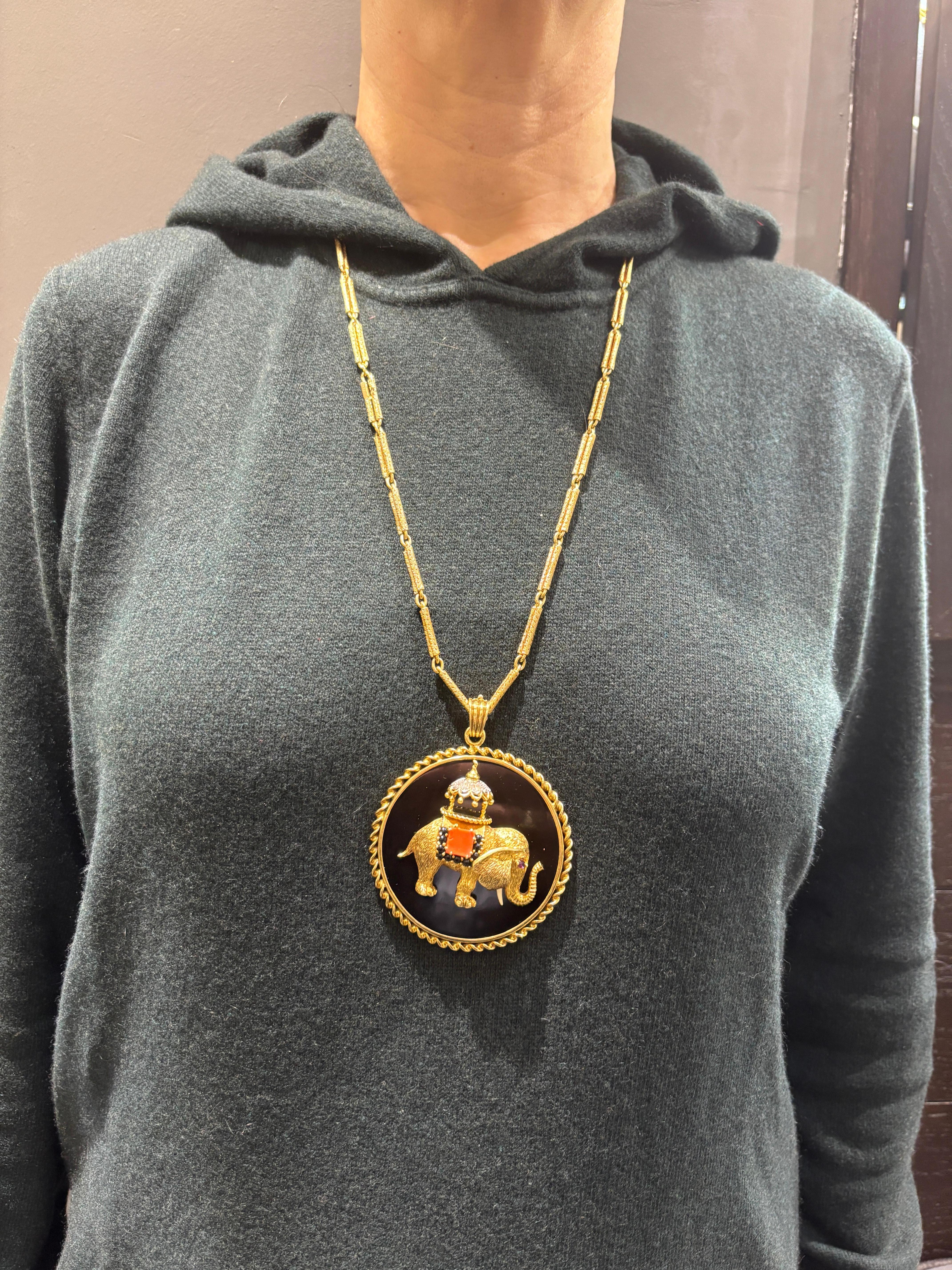 1970's Fred Paris 18k gold, onyx, coral and diamond sautoire For Sale 7