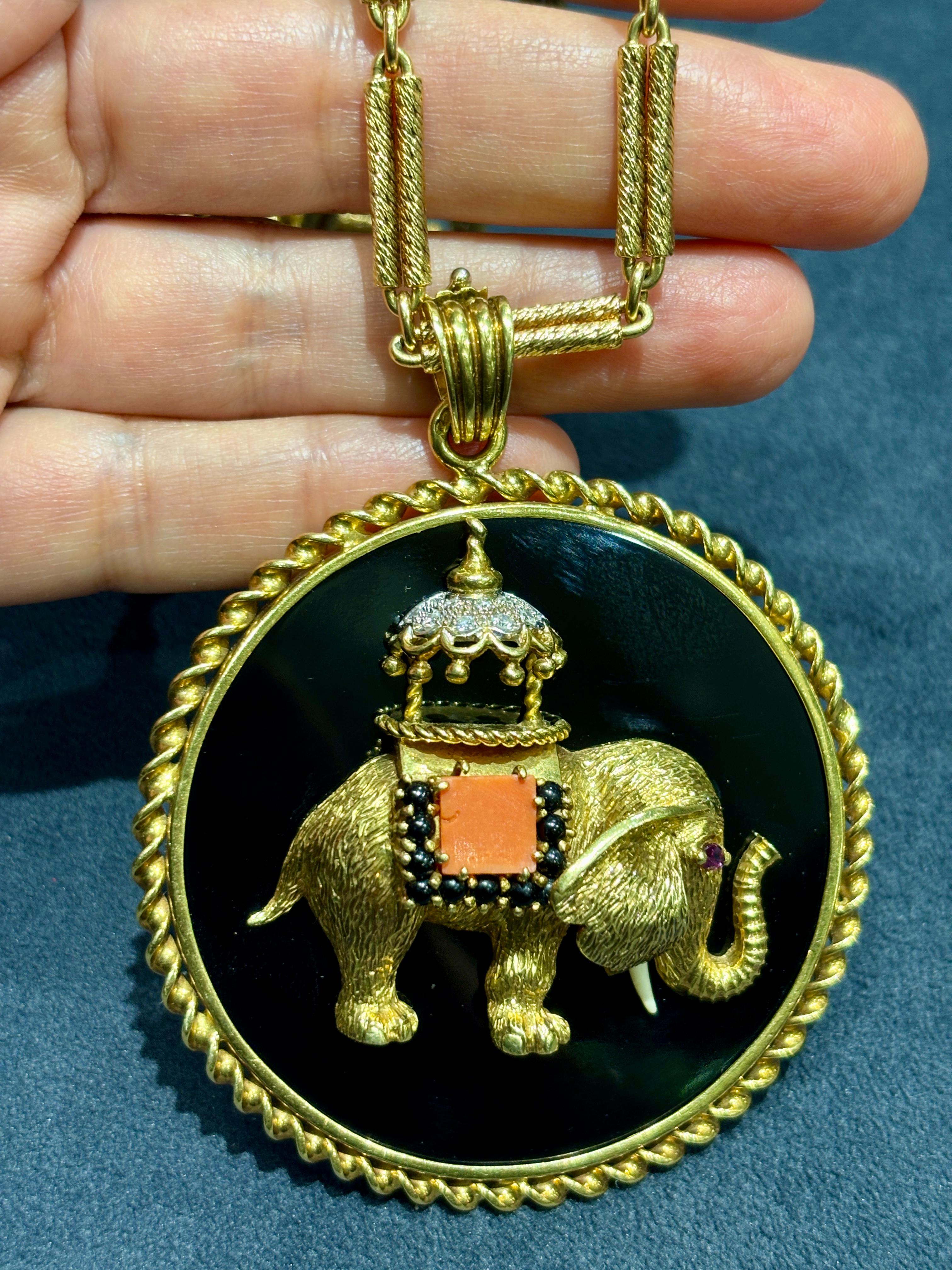 Contemporary 1970's Fred Paris 18k gold, onyx, coral and diamond sautoire For Sale
