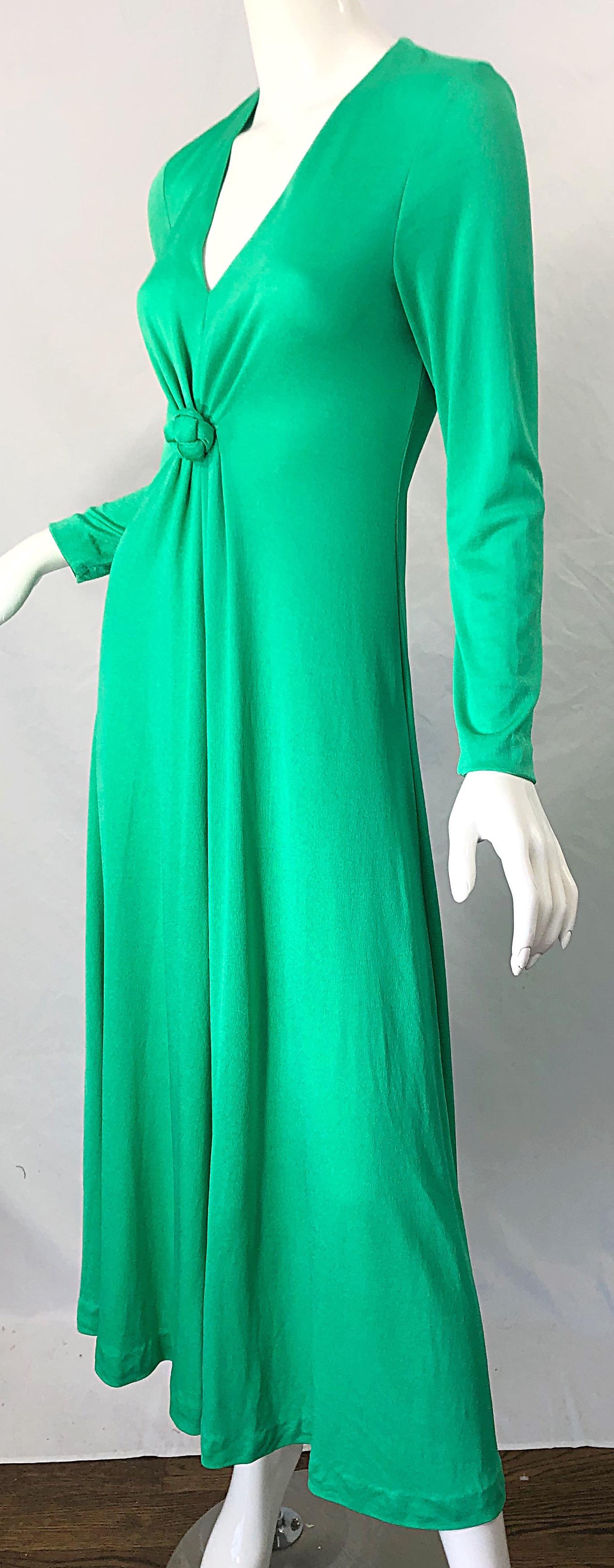 1970s Fredericks of Hollywood Kelly Green Vintage Jersey 70s Maxi Dress In Excellent Condition For Sale In San Diego, CA