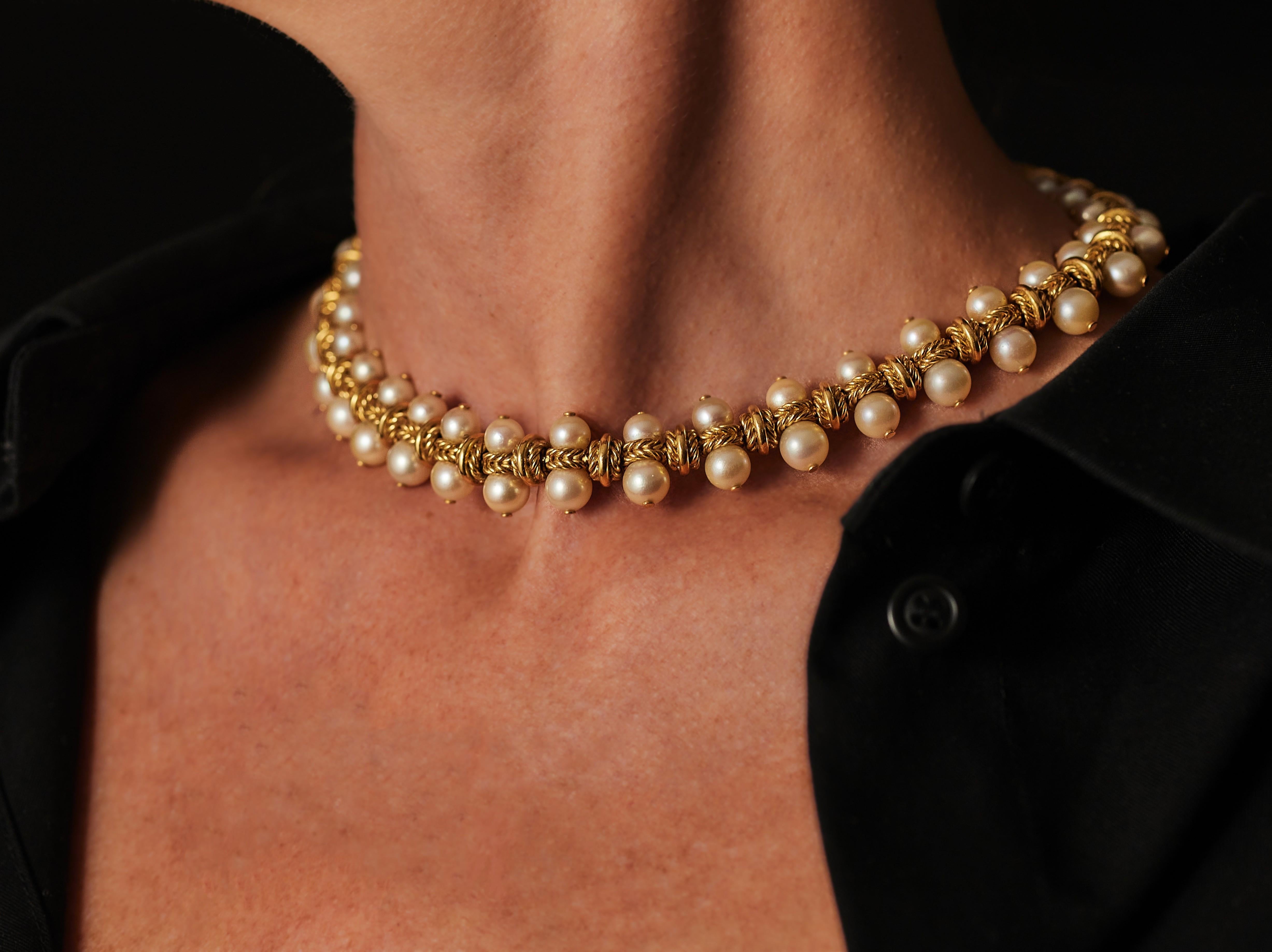 Collana francese anni '70 in oro e perle. in vendita 3