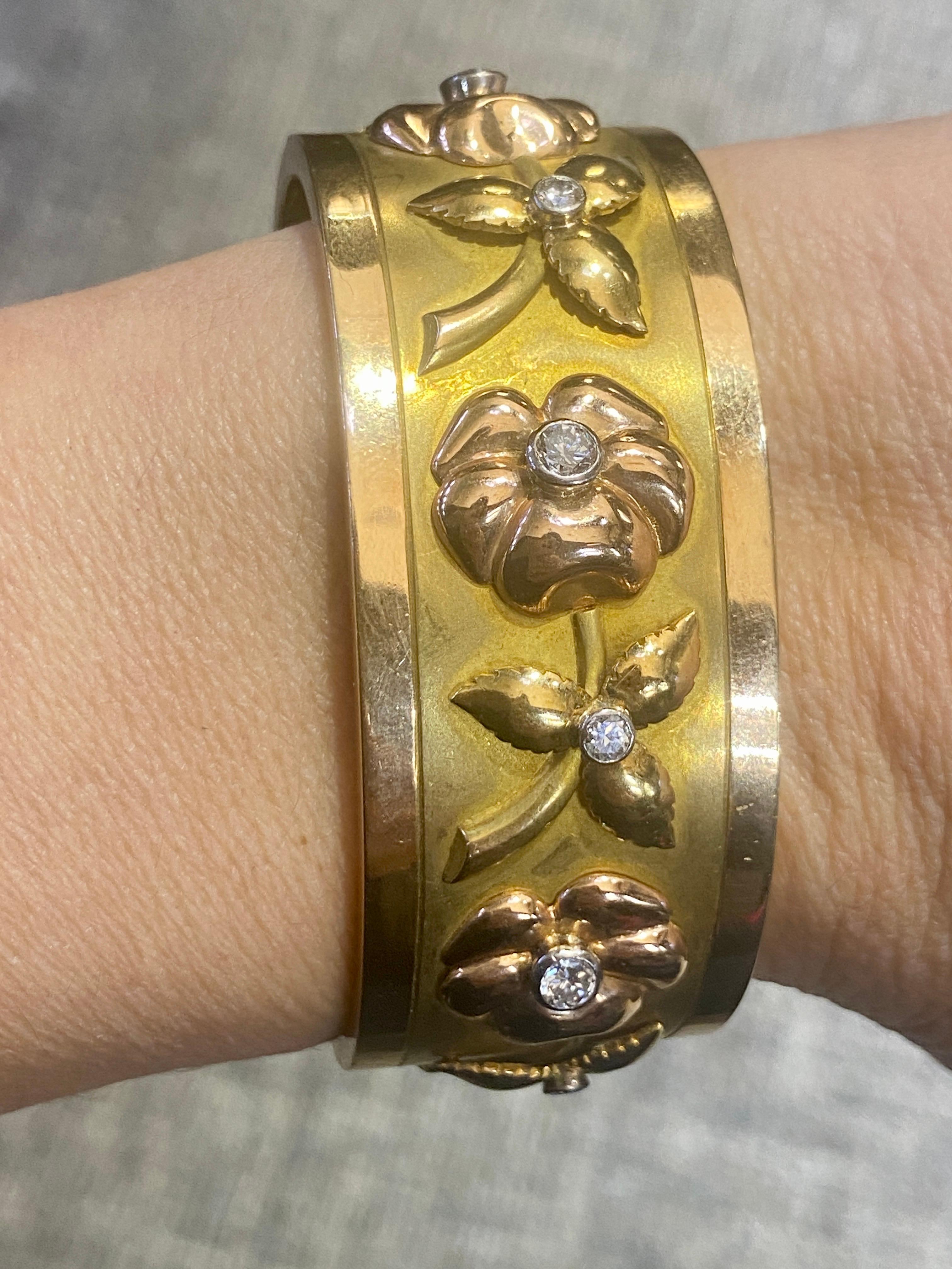 Contemporary 1970s French 18k yellow and rose gold hefty bangle For Sale