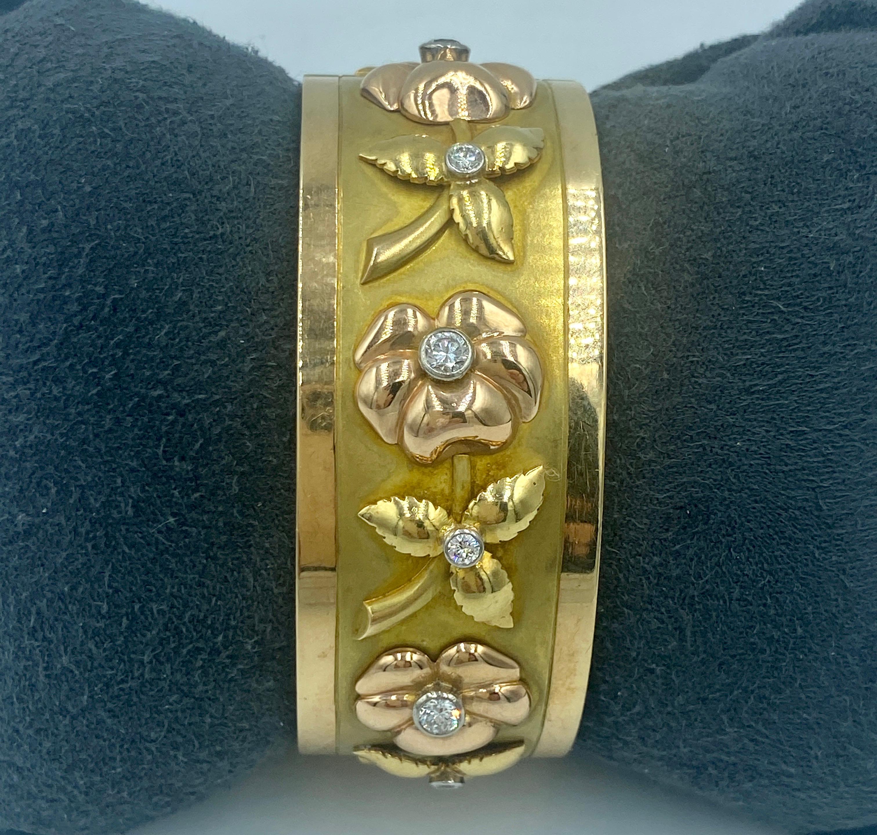 Bracelet jonc français des années 1970 en or jaune et rose 18 carats Bon état - En vente à London, GB
