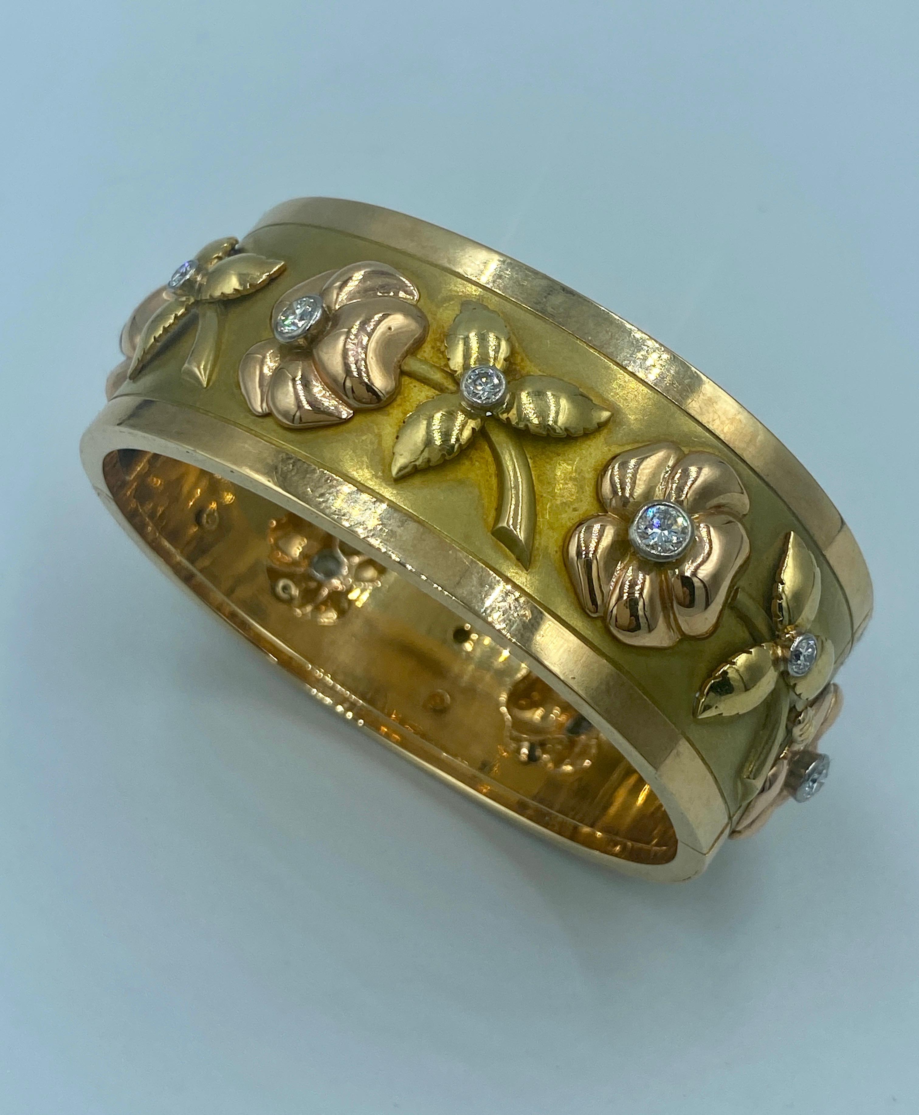 Bracelet jonc français des années 1970 en or jaune et rose 18 carats en vente 1
