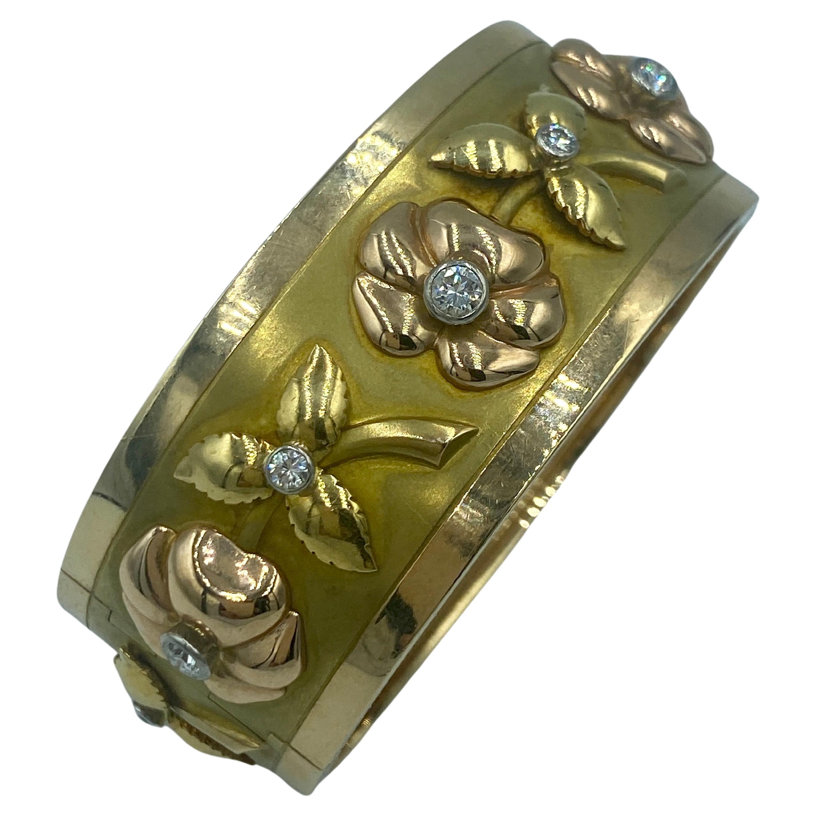 Bracelet jonc français des années 1970 en or jaune et rose 18 carats en vente