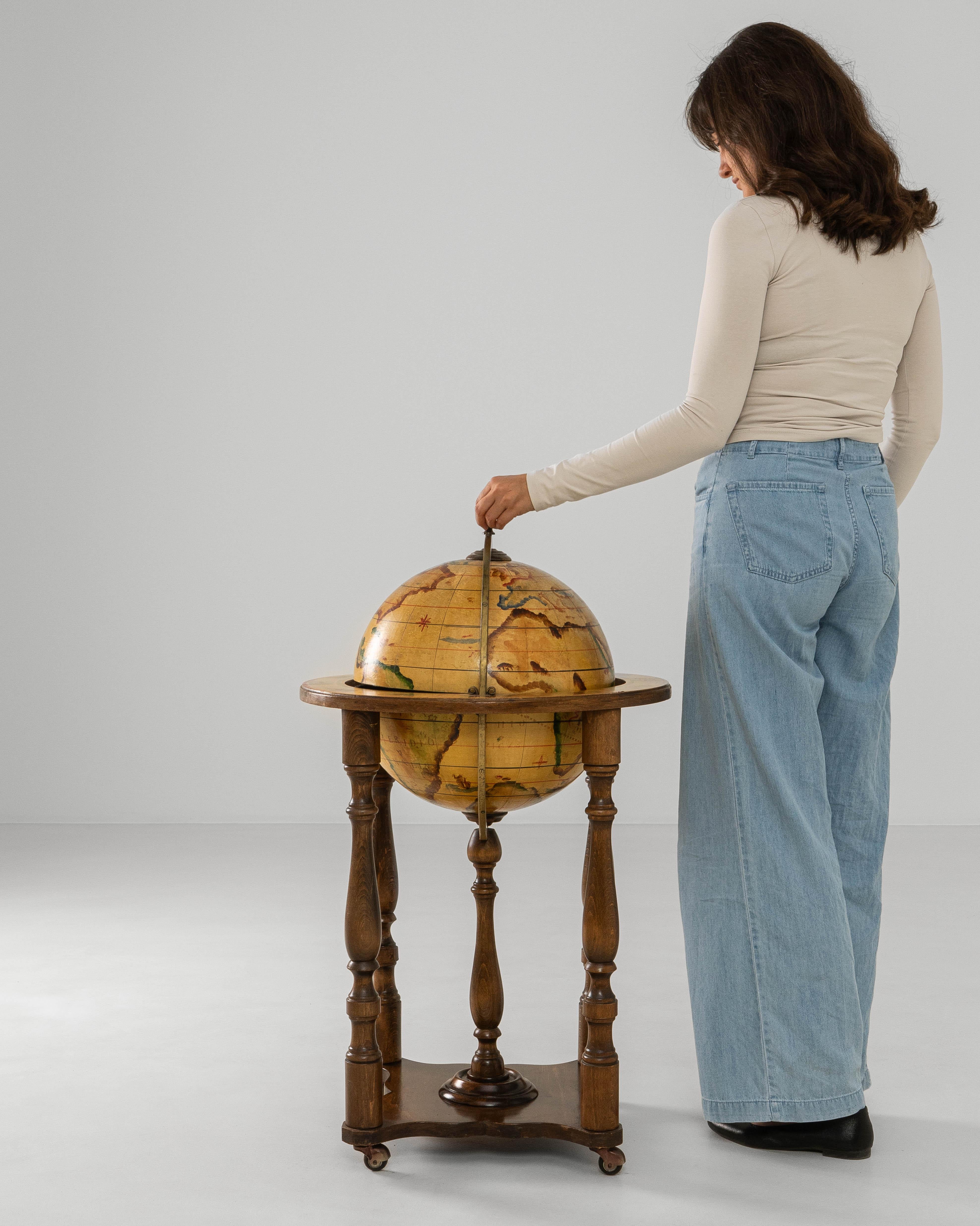 1970s French Baroque Style Globe Bar Cart With Wheels For Sale 3