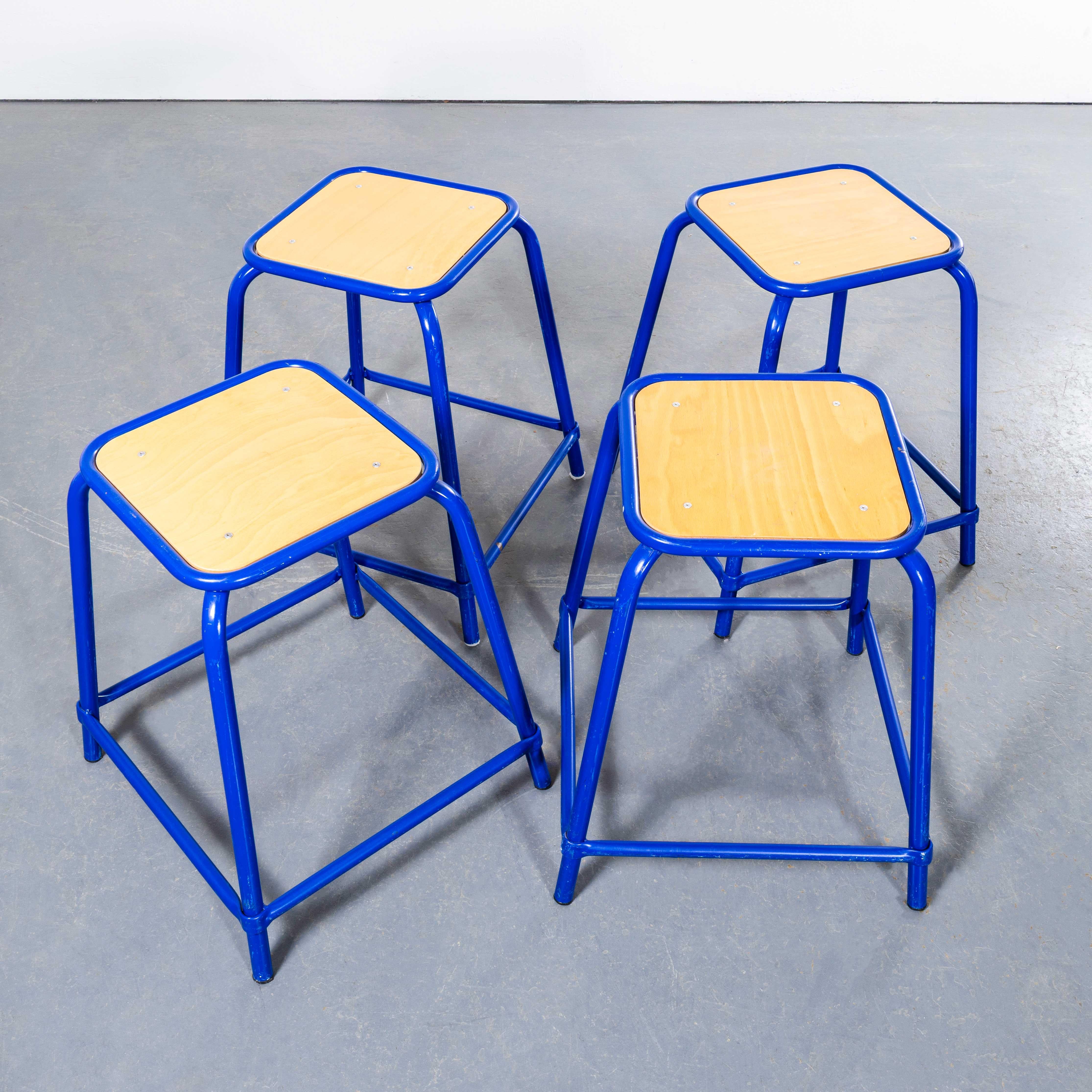 Taburetes anchos de laboratorio franceses azul brillante de los años 70 - Juego de cuatro en Bueno estado para la venta en Hook, Hampshire
