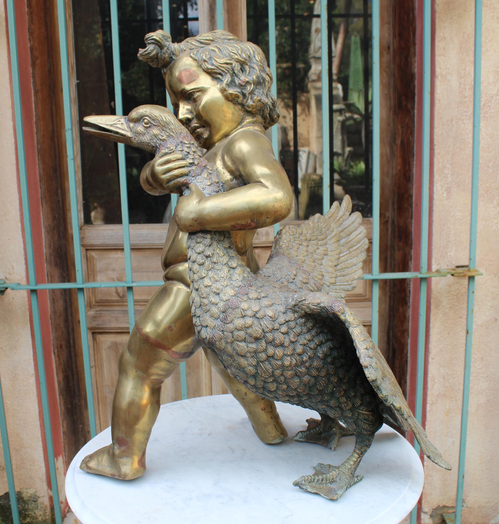 Französische Bronzeskulptur eines Brunnens aus den 1970er Jahren mit Putte und Ente im Angebot 1