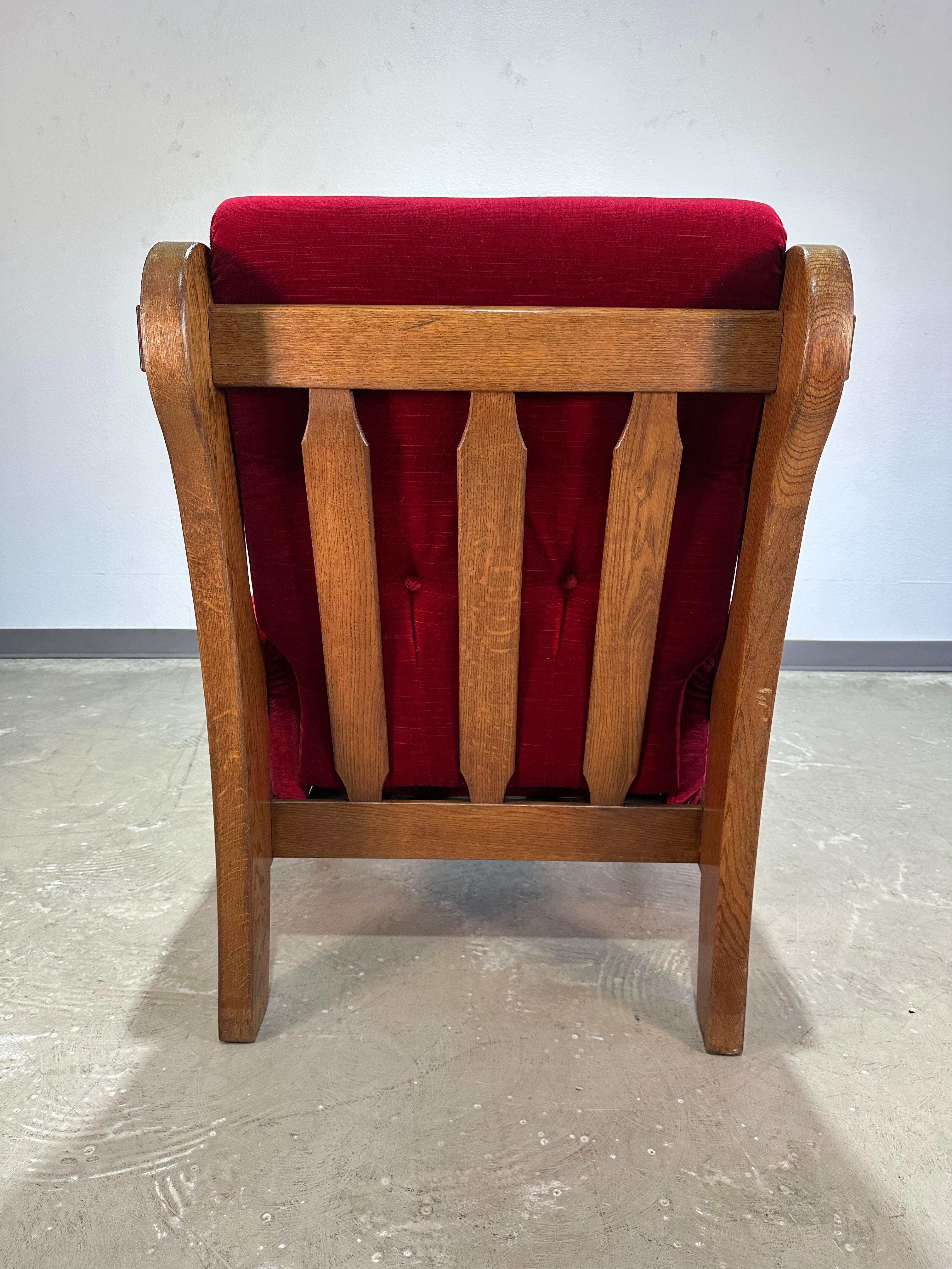 Französischer brutalistischer Sessel aus Eiche und rotem Samt aus den 1970er Jahren im Angebot 2