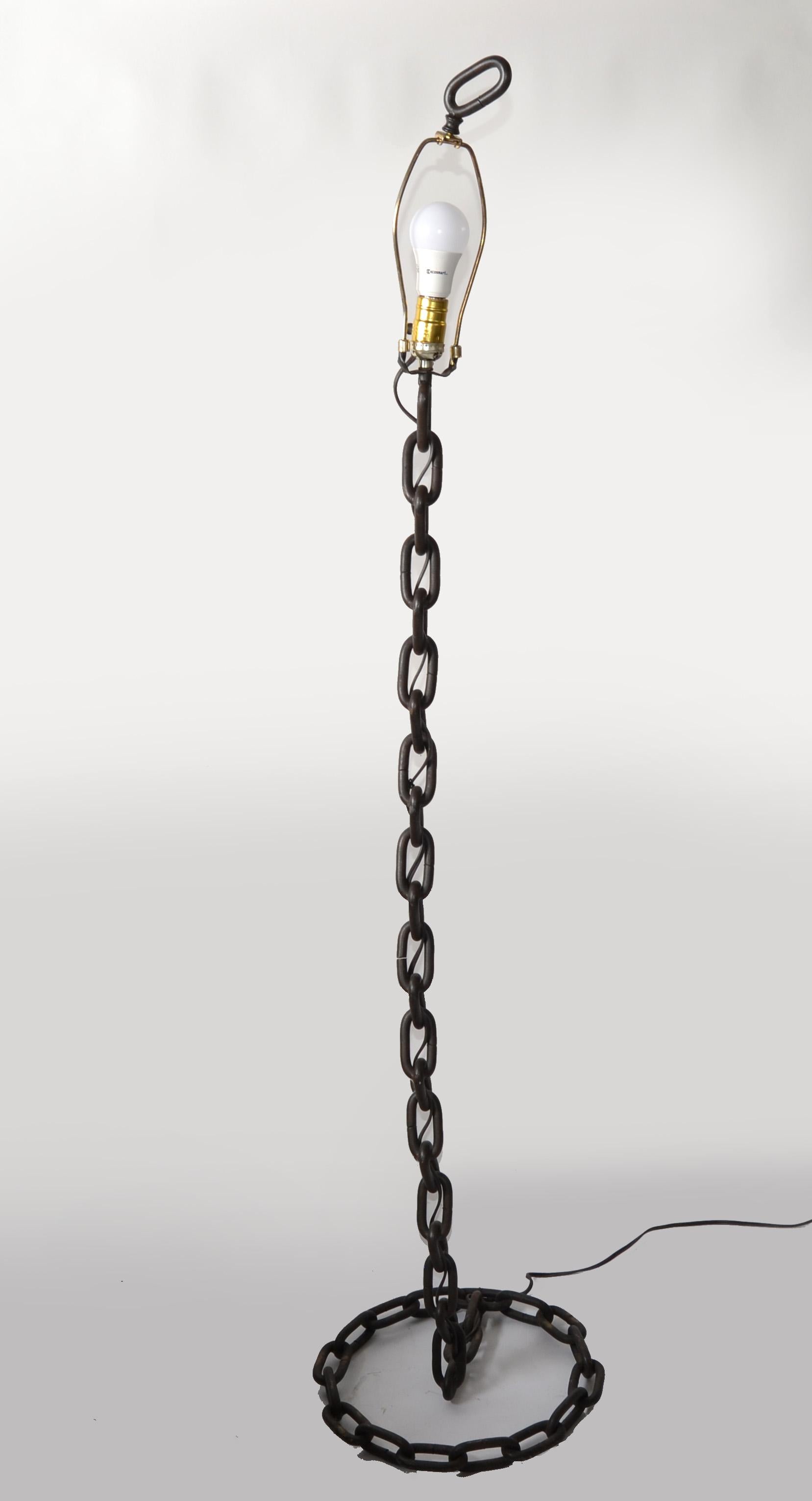 French 5 Feet tall Brutalist rustic welded Iron Chain Link Floor Lamp with Harp and Finial in the Style of Designer Franz West.
Late 20th Design made in France with circular base and welded in matte black, great craftsmanship with coastal, nautical