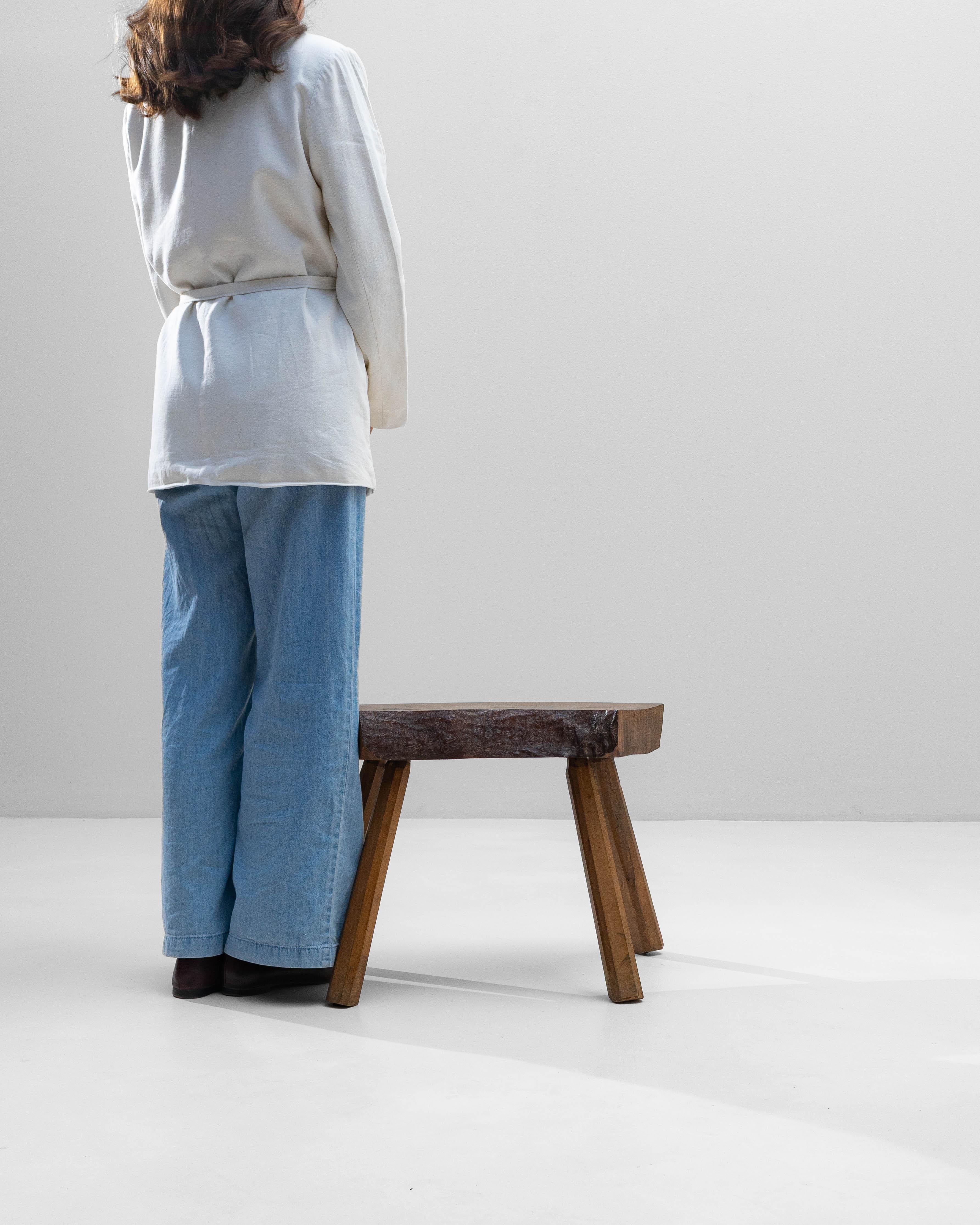 1970s French Brutalist Wooden Stool (Brutalismus) im Angebot