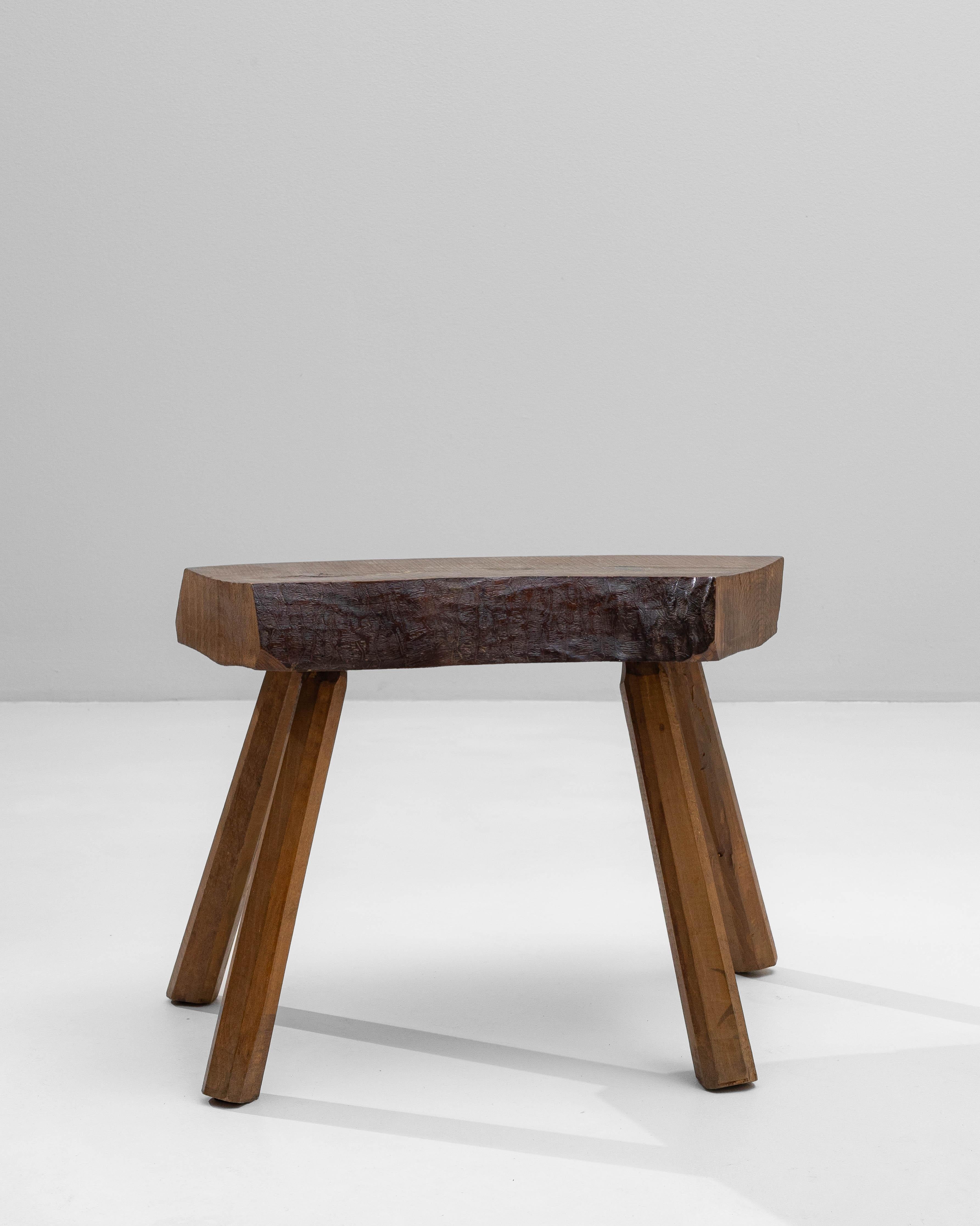 1970s French Brutalist Wooden Stool (Französisch) im Angebot