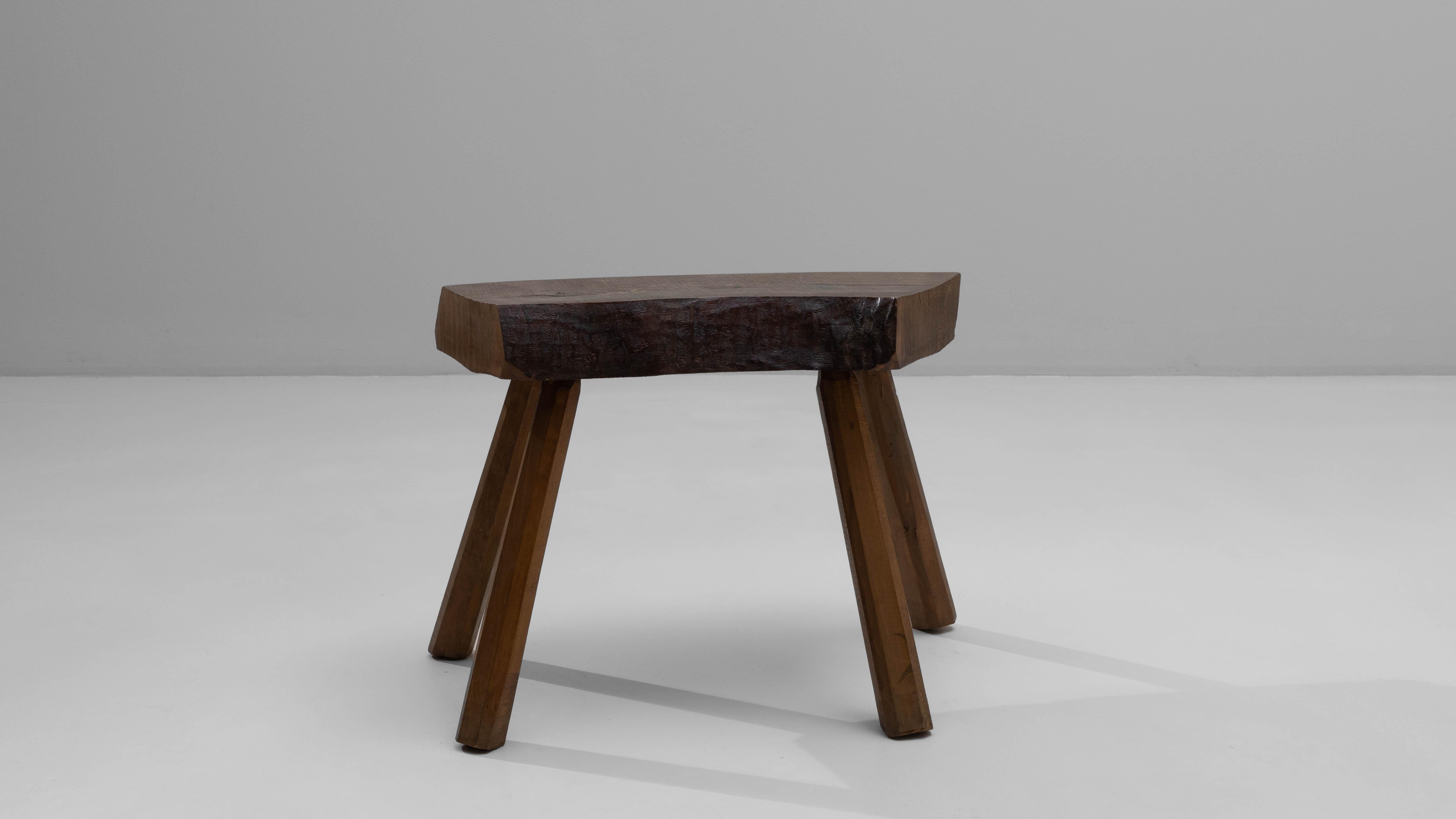 1970s French Brutalist Wooden Stool im Zustand „Gut“ im Angebot in High Point, NC