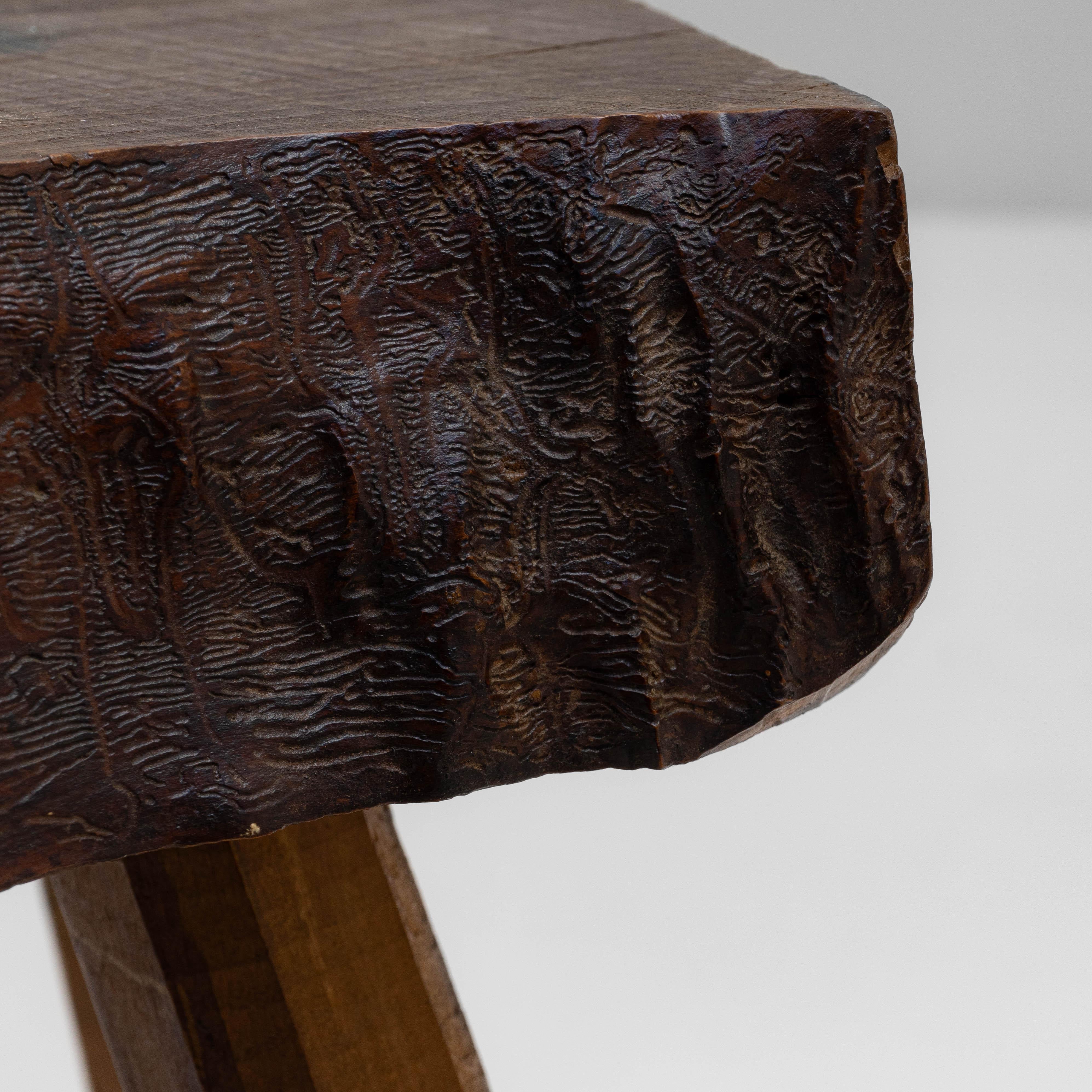 1970s French Brutalist Wooden Stool im Angebot 1