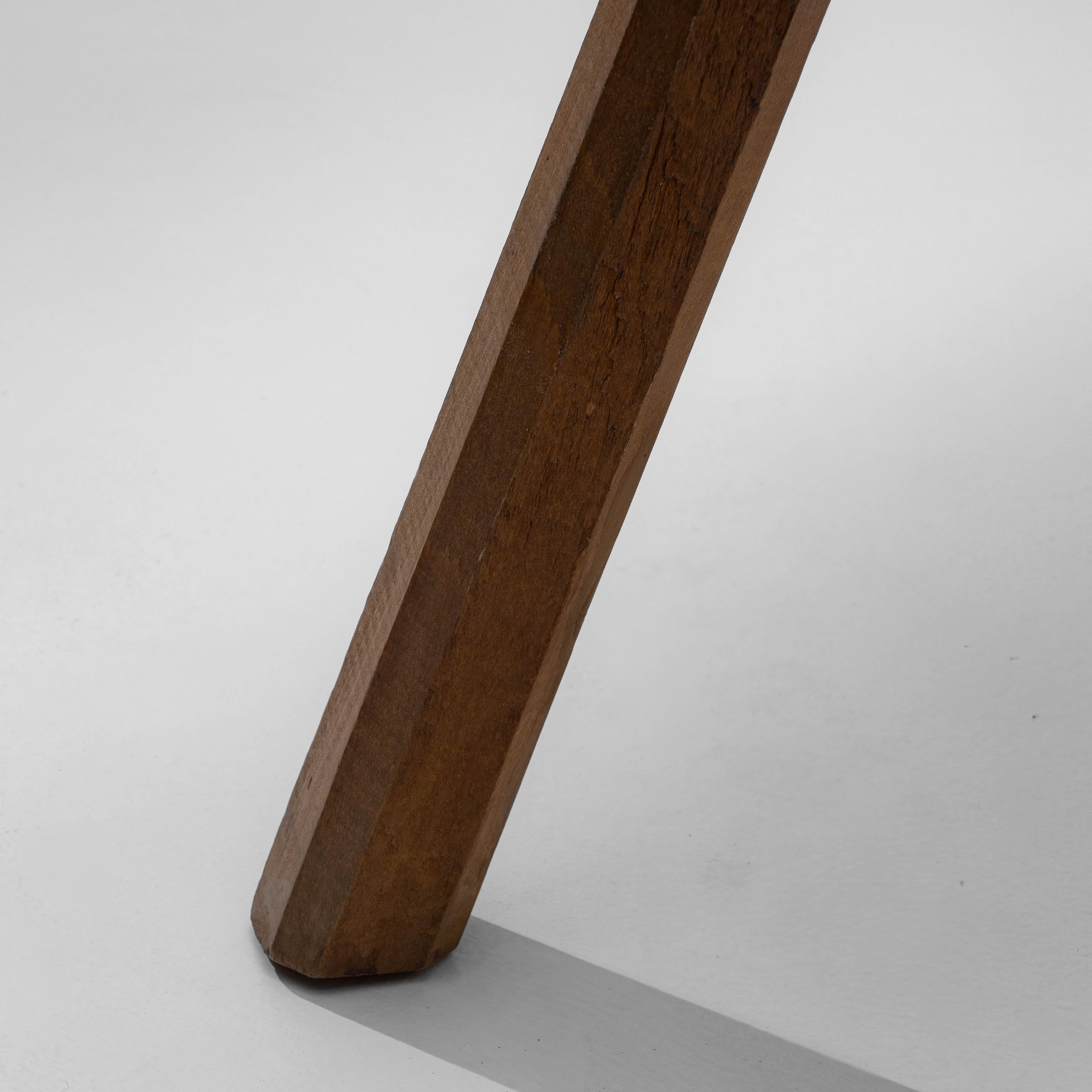 1970s French Brutalist Wooden Stool im Angebot 2