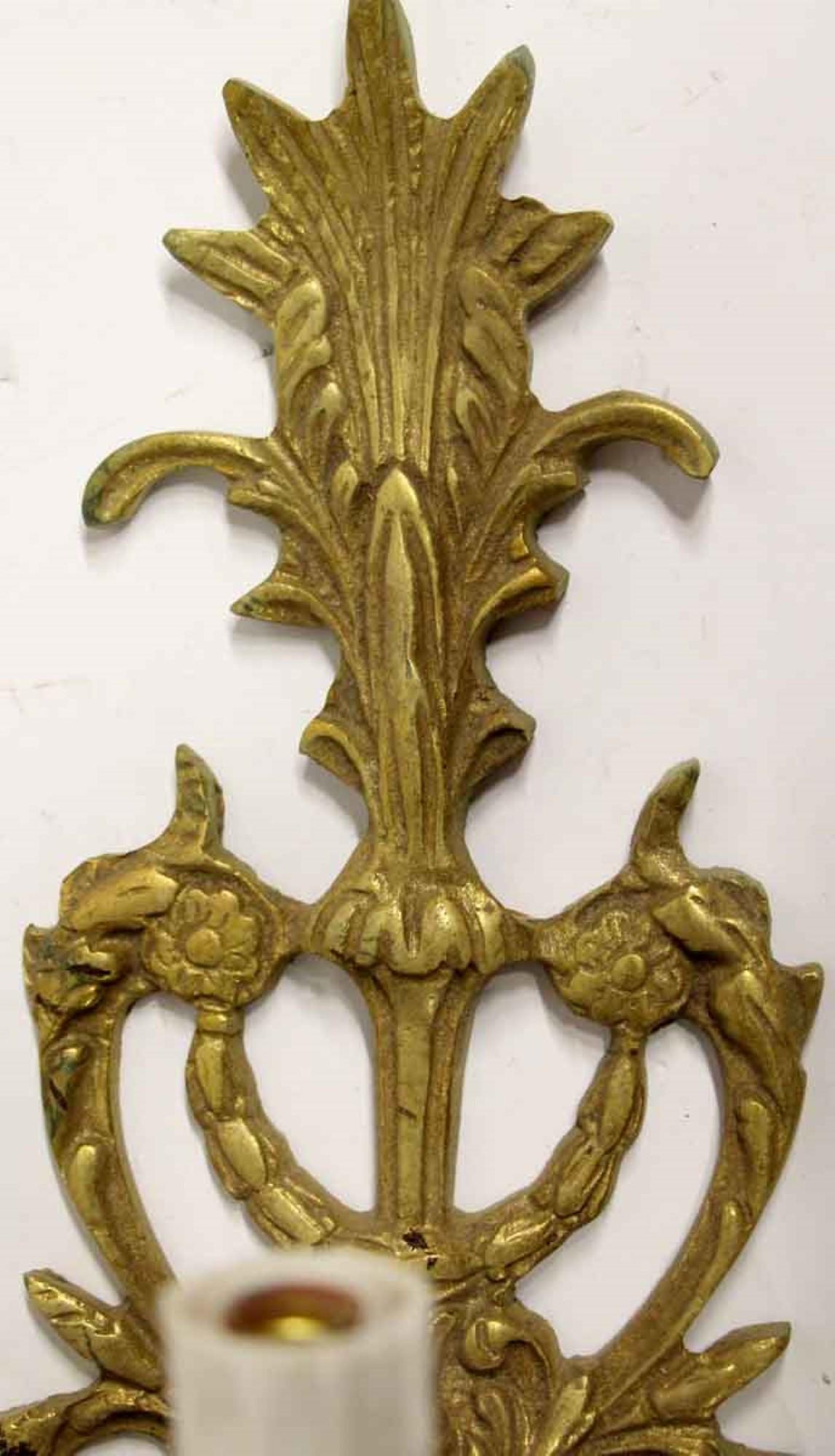 1970s Pair French Cast Brass Wall Sconce 3 Arm Foliage In Good Condition For Sale In New York, NY