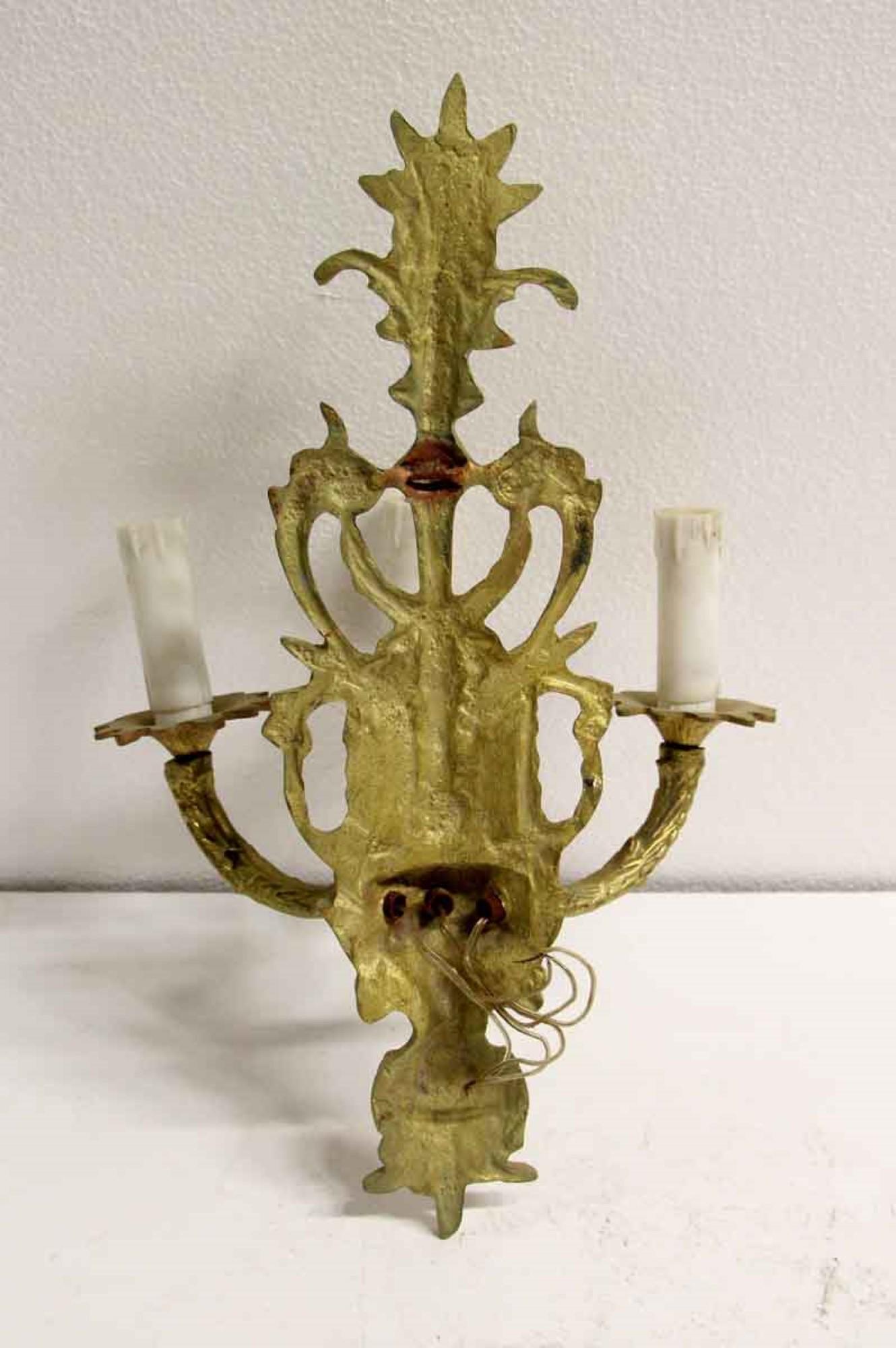 1970s Pair French Cast Brass Wall Sconce 3 Arm Foliage For Sale 5
