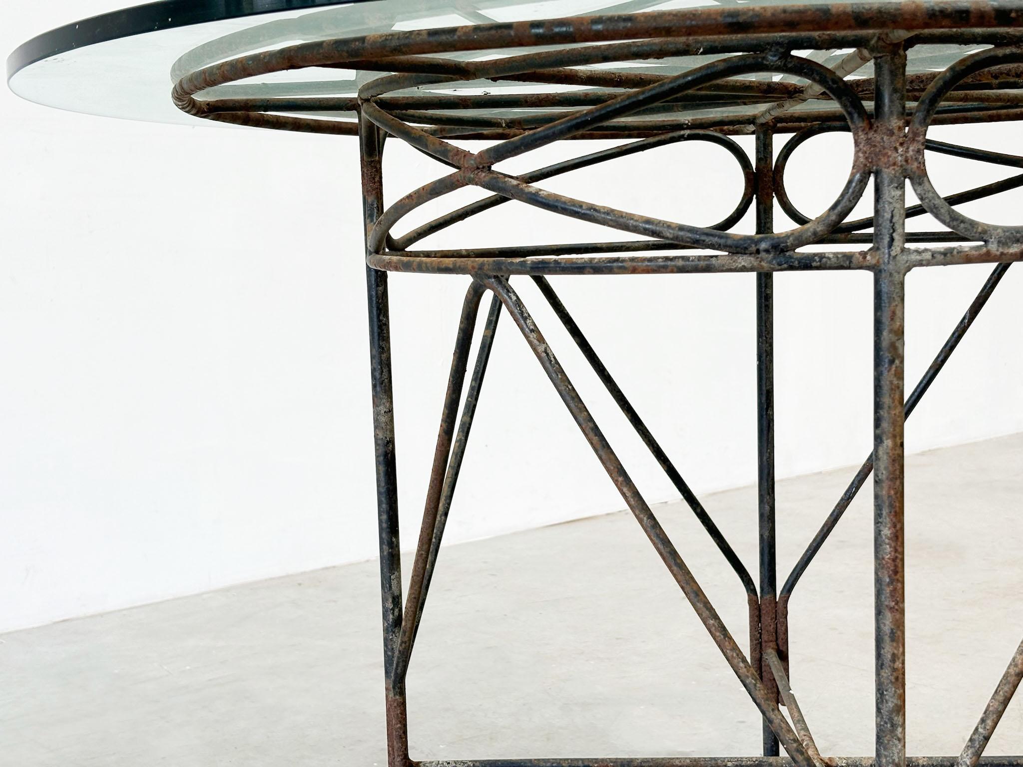 Mesa de comedor de exterior o jardín francesa de hierro fundido de los años 70 Hierro en venta