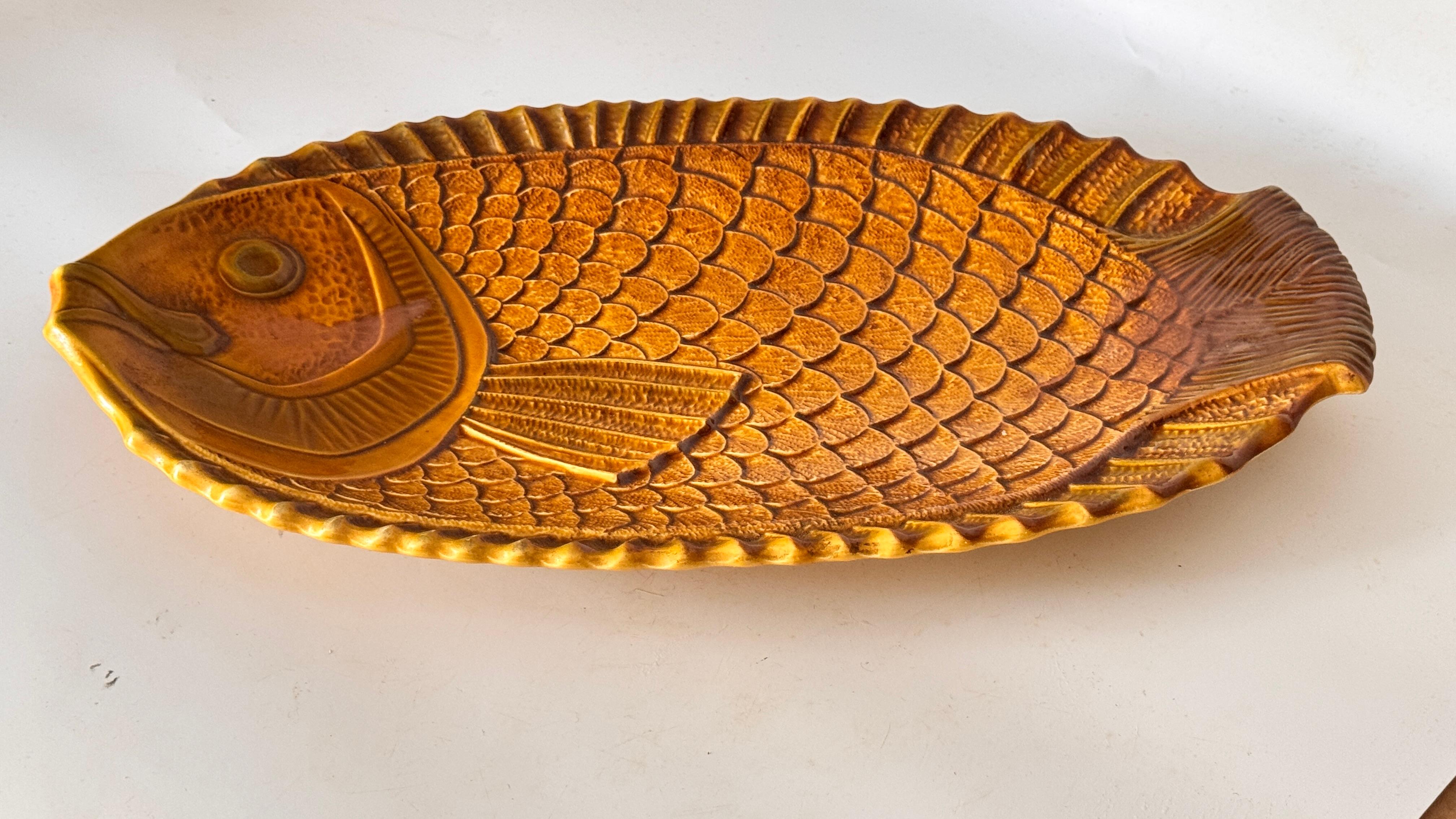 Français Coupelle décorative en céramique française des années 1970 -Jaune et marron glacé Design du milieu du siècle en vente