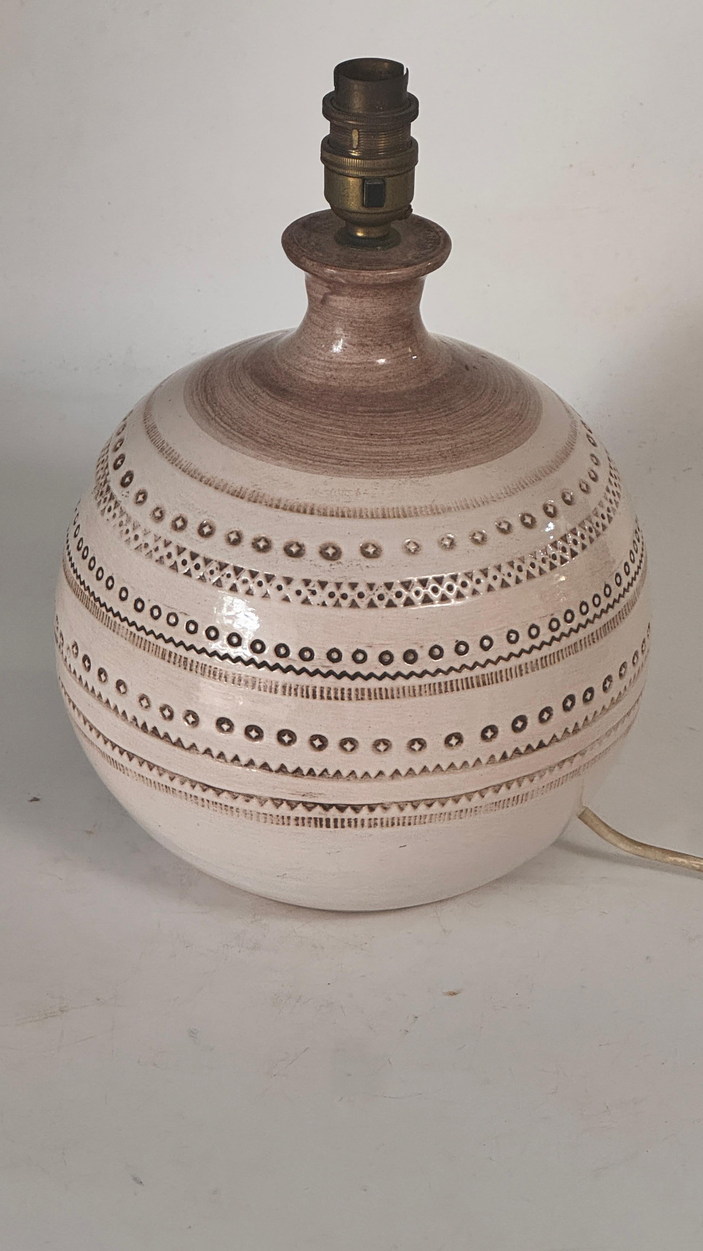 Patinated 1970s French Ceramic Table Lamp – Beige Geometric Relief Design, Jean Besnard For Sale