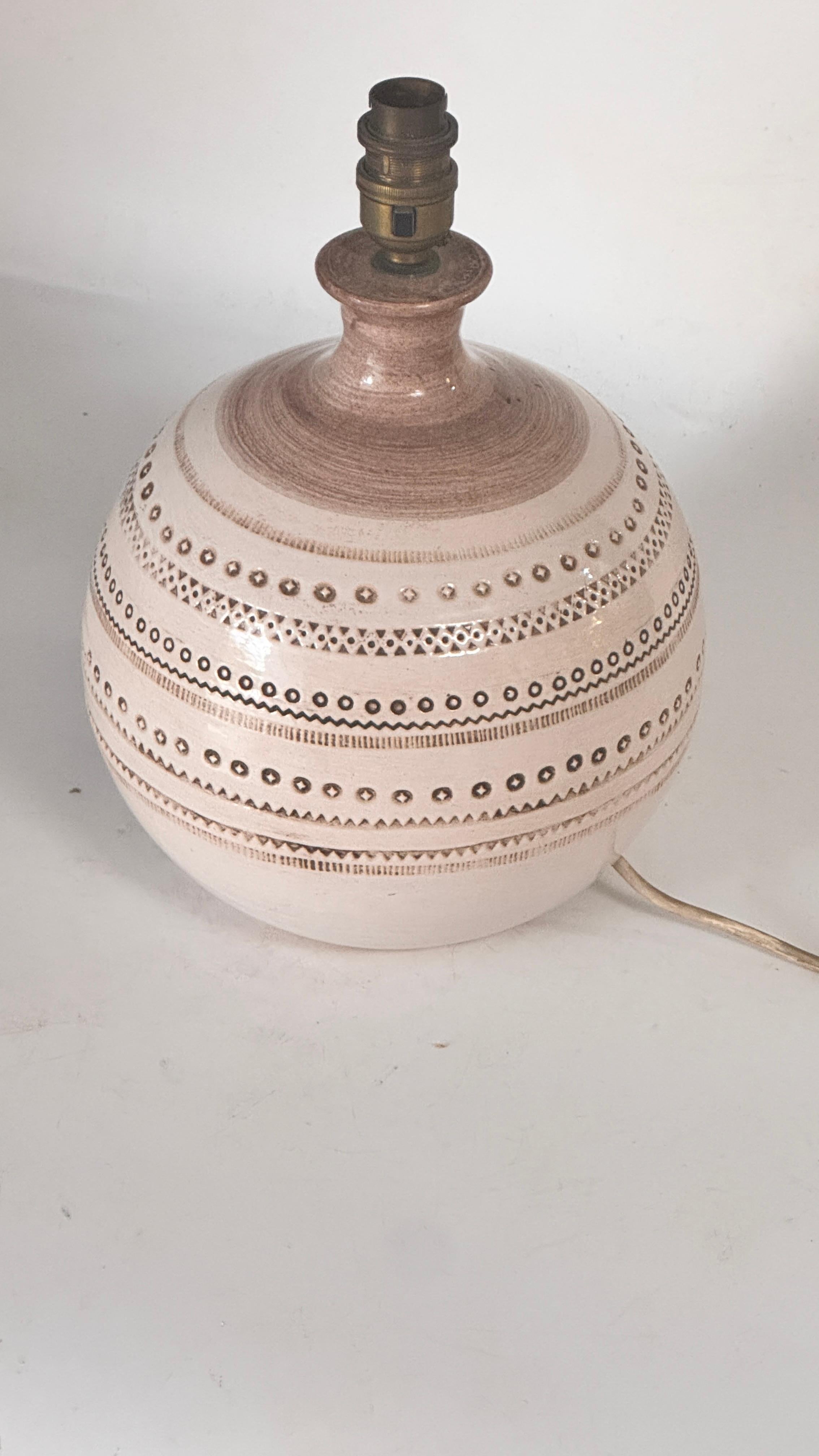 Late 20th Century 1970s French Ceramic Table Lamp – Beige Geometric Relief Design, Jean Besnard For Sale