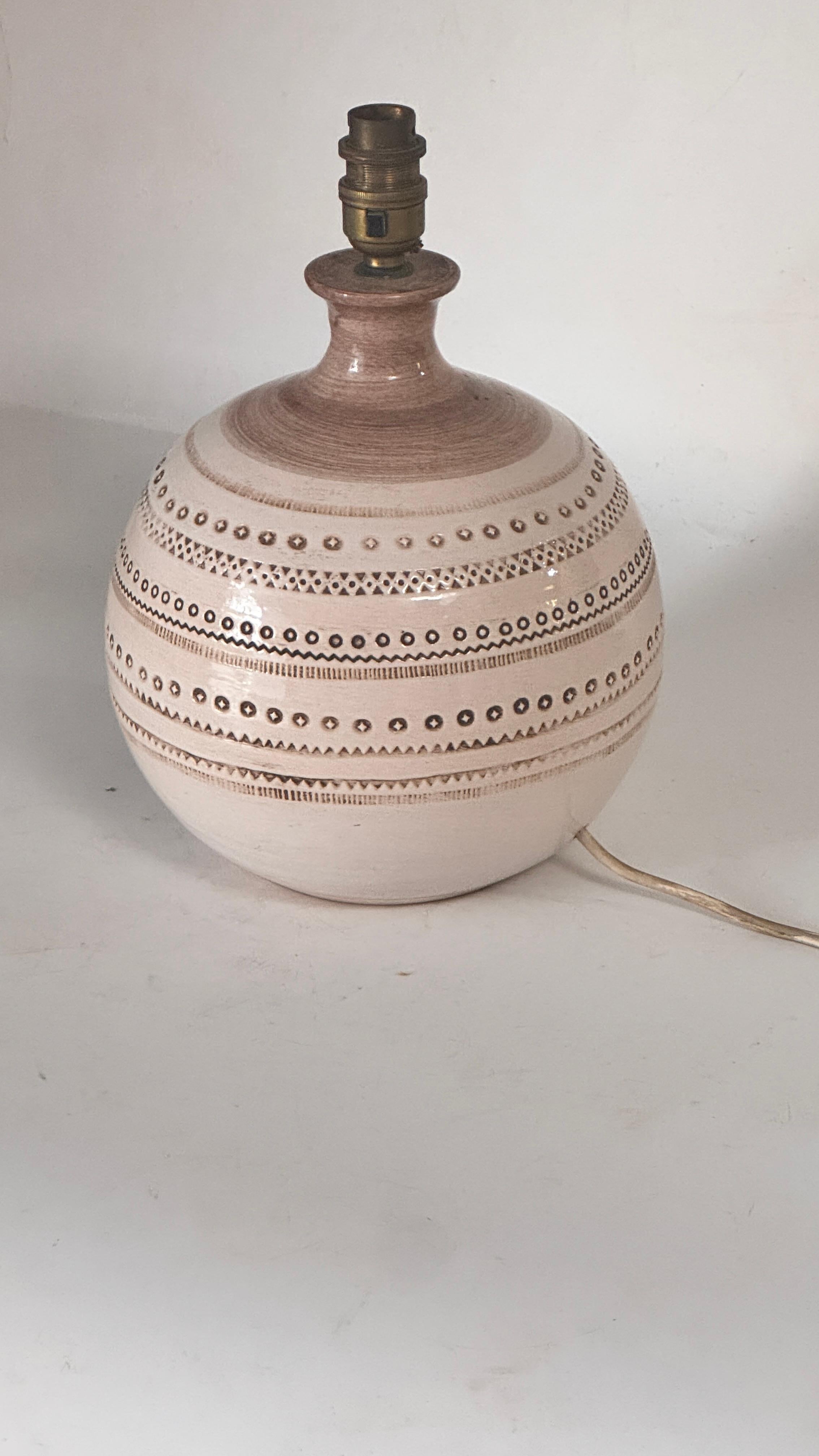 Stoneware 1970s French Ceramic Table Lamp – Beige Geometric Relief Design, Jean Besnard For Sale