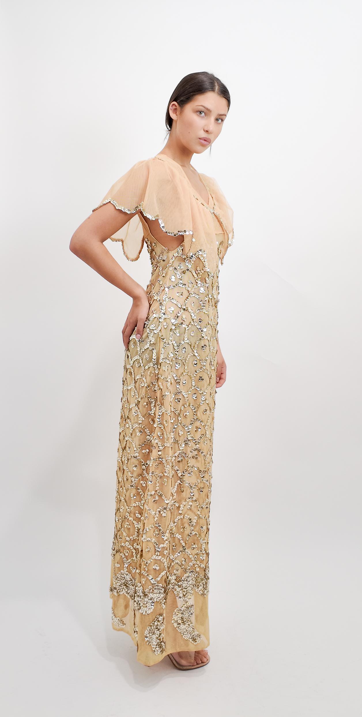 Beige Robe nue personnalisée française des années 1970 Nue avec paillettes en vente