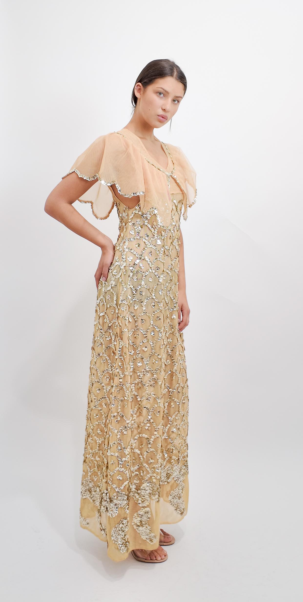 Robe nue personnalisée française des années 1970 Nue avec paillettes Bon état - En vente à Los Angeles, CA