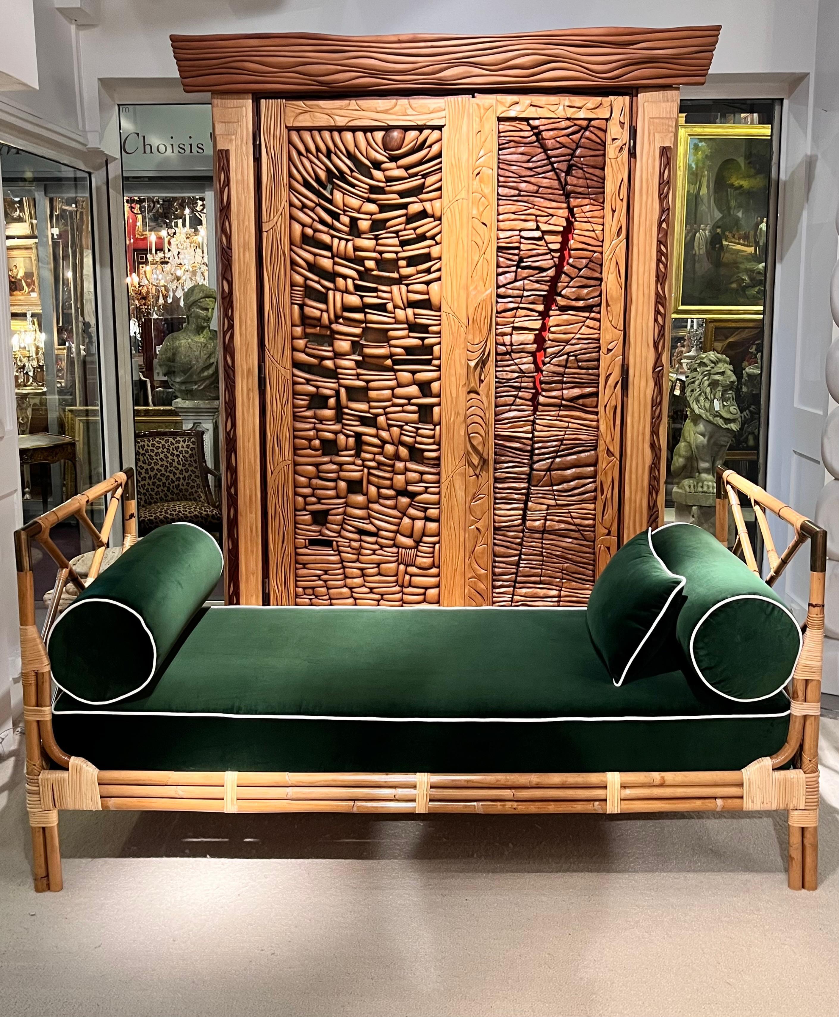 1970s French Daybed
Bamboo and brass daybed
Green velvet fabric
France 1970
W. 190 cm. D. 90 cm. H. 87 cm
Seat height 44 cm