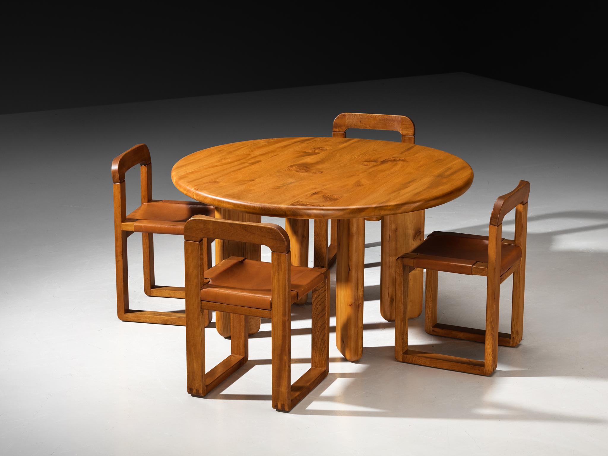 Fin du 20e siècle Salle à manger française des années 1970 avec table ronde et chaises en orme massif en vente