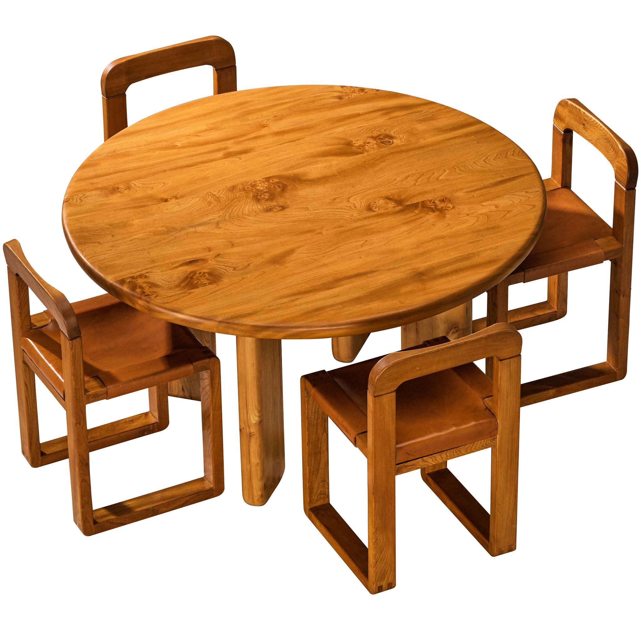 Salle à manger française des années 1970 avec table ronde et chaises en orme massif en vente