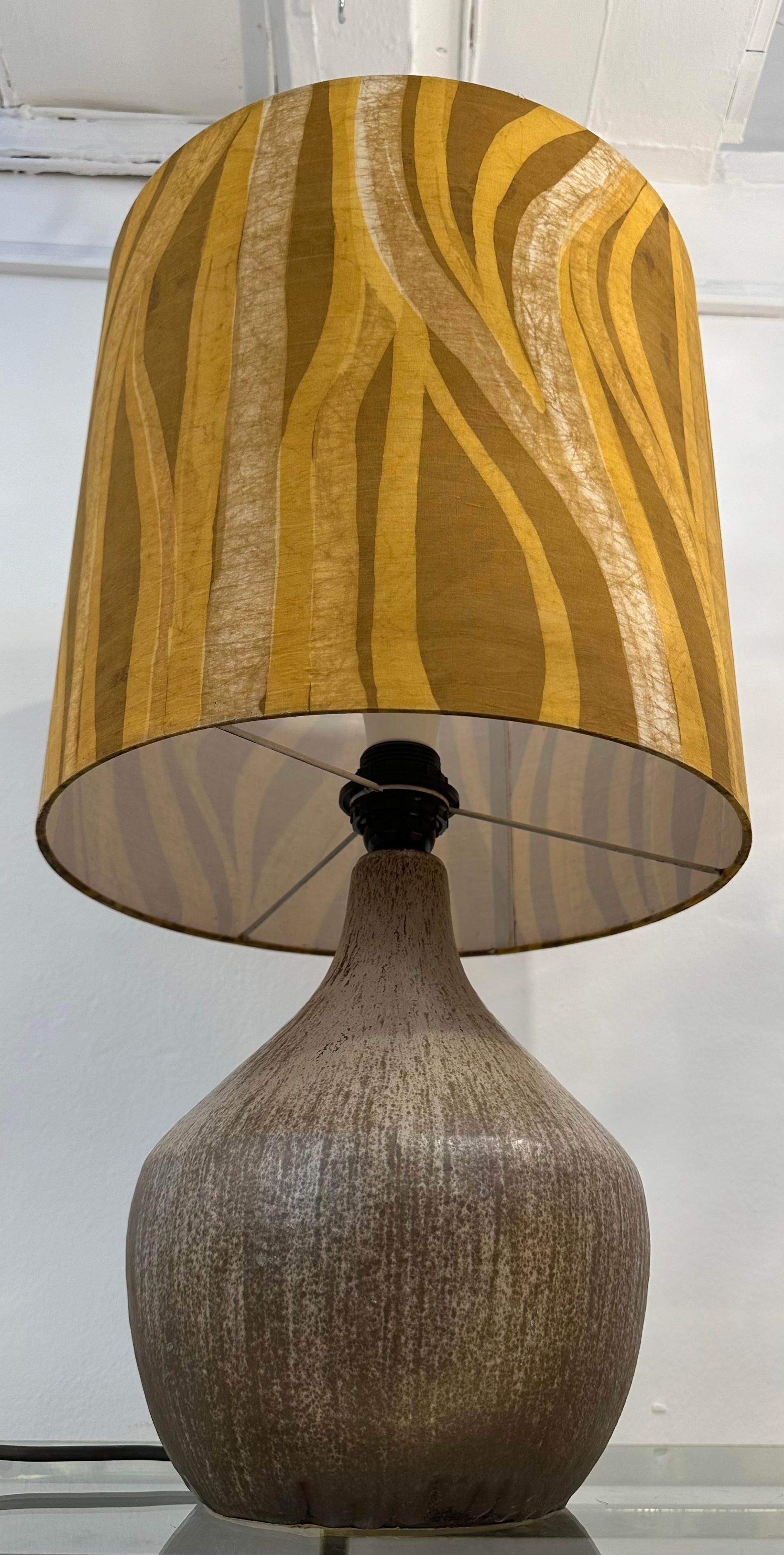 1970s French Earthenware Ceramic Glazed Table Lamp inc Original Geometric Shade In Good Condition For Sale In London, GB