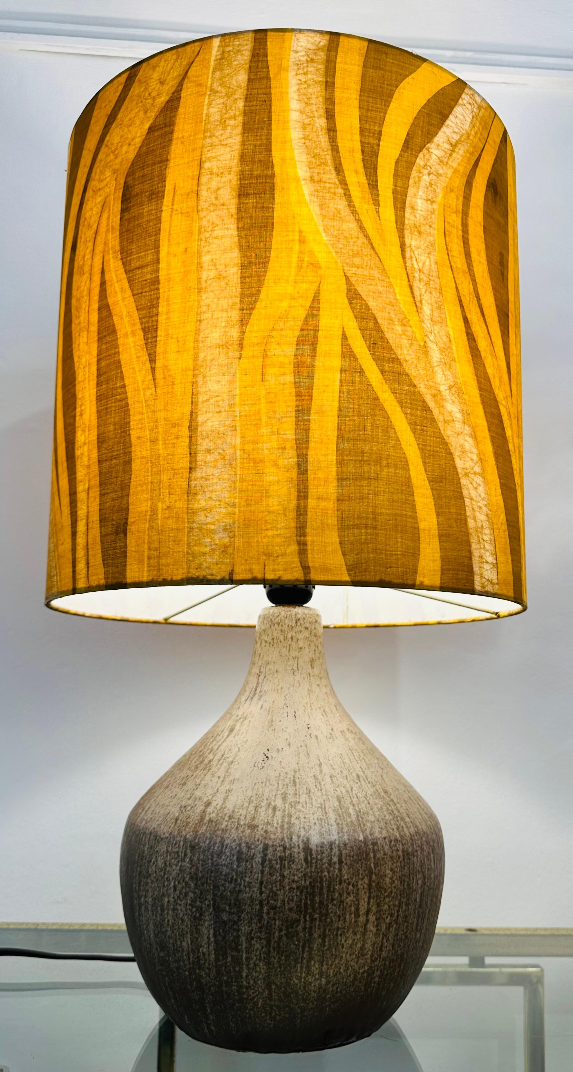 1970s French Earthenware Ceramic Glazed Table Lamp inc Original Geometric Shade For Sale 2