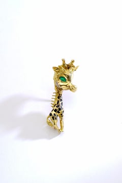 1970s French Enamel Yellow Gold 18 Karat Giraffe Brooch