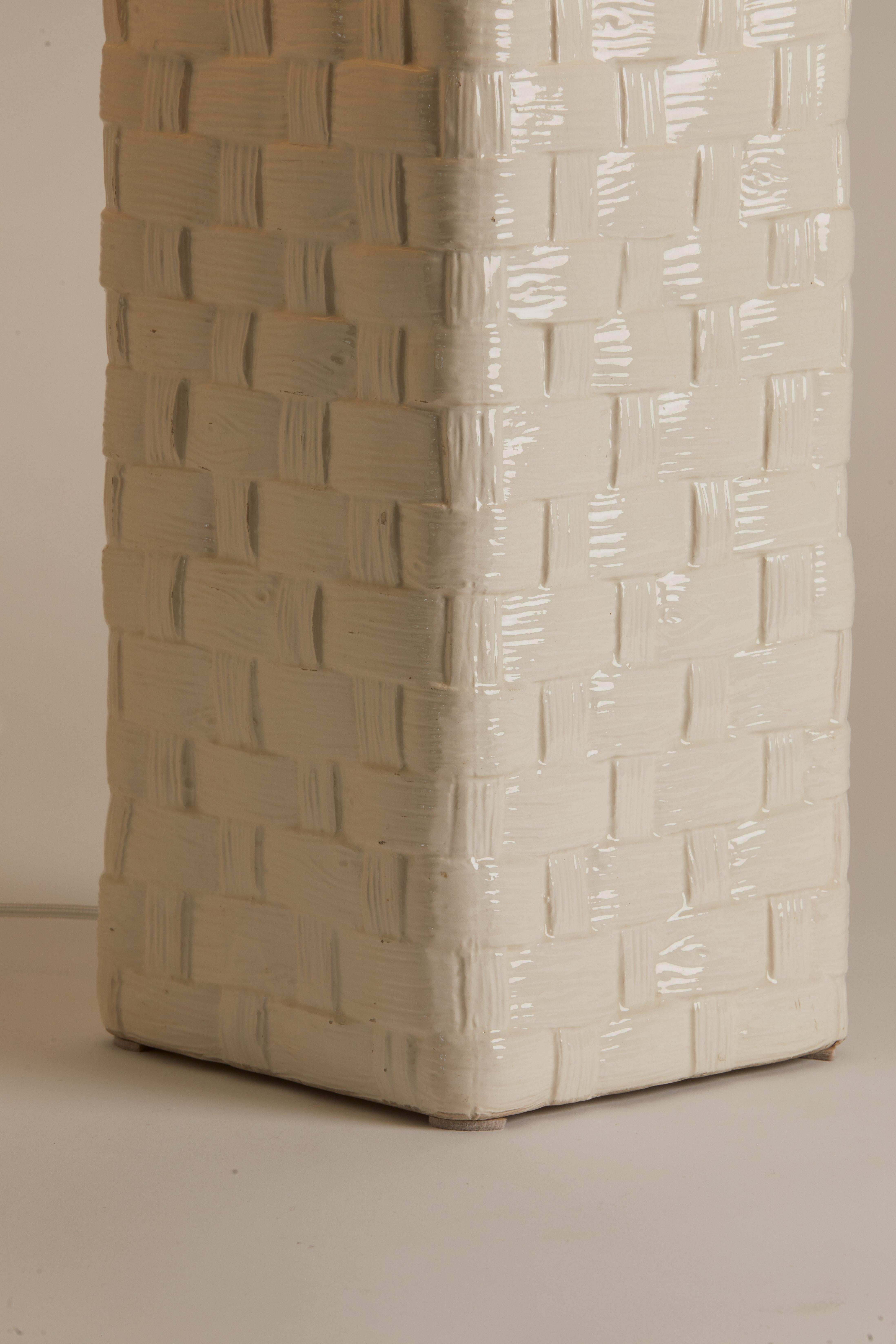 1970s French Faux Basket Weave White Ceramic Lamp In Good Condition For Sale In Aspen, CO