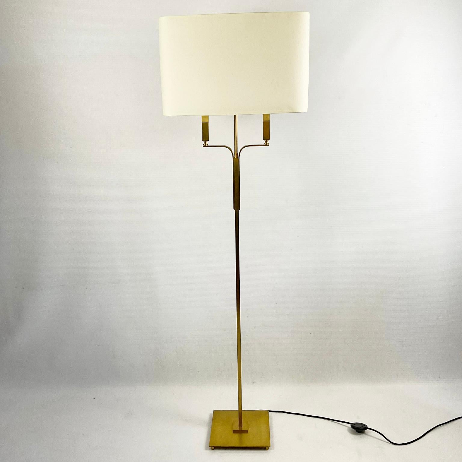 1970s French Floor Lamp in Brushed Brass For Sale 5