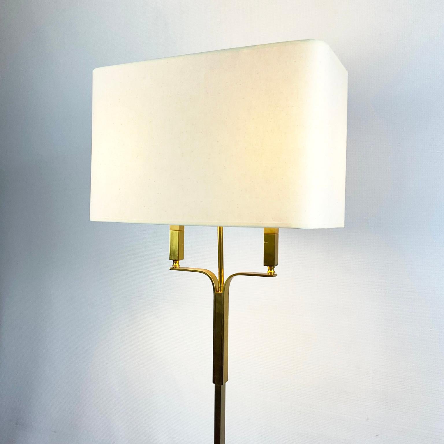 1970s French Floor Lamp in Brushed Brass In Good Condition For Sale In London, GB