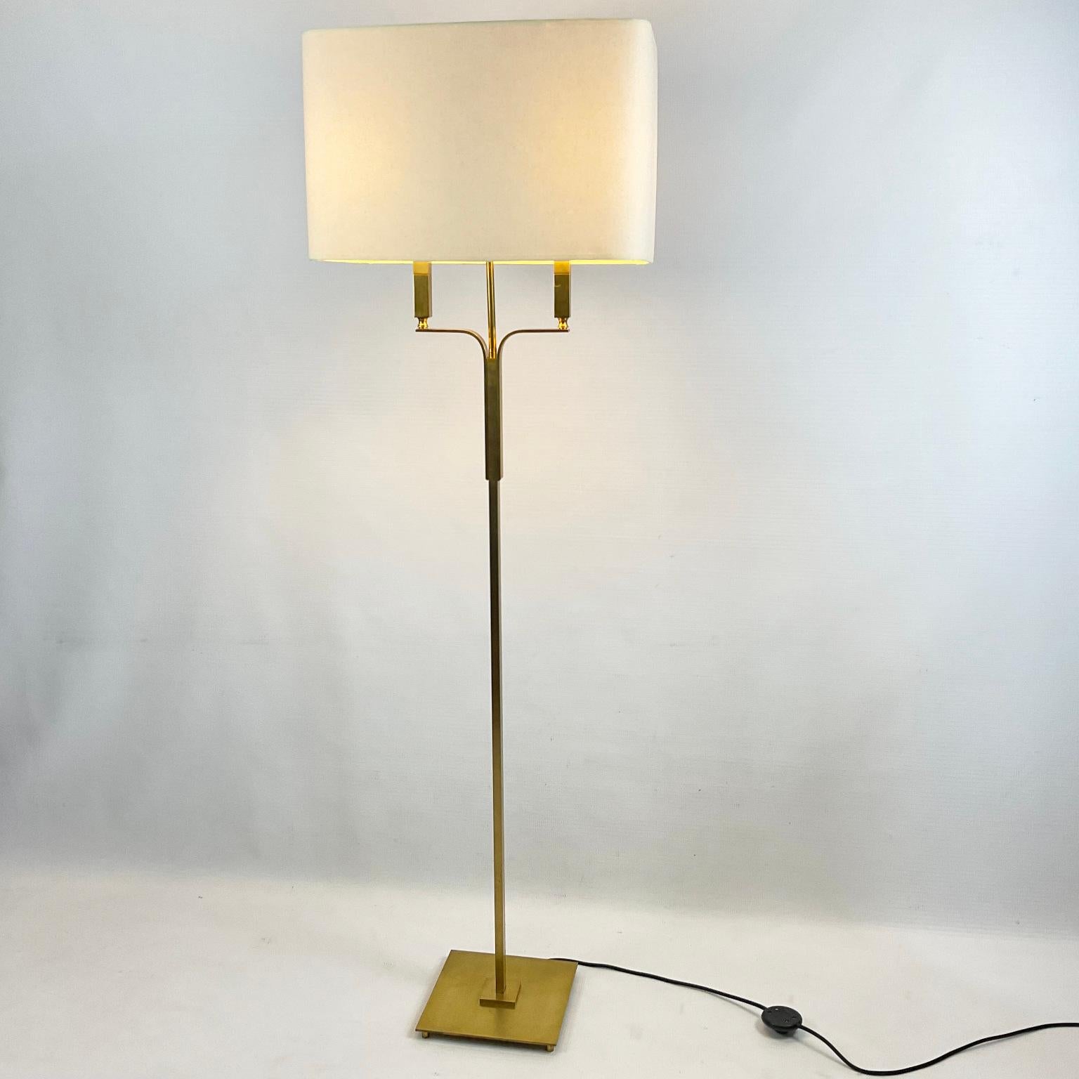 1970s French Floor Lamp in Brushed Brass For Sale 1