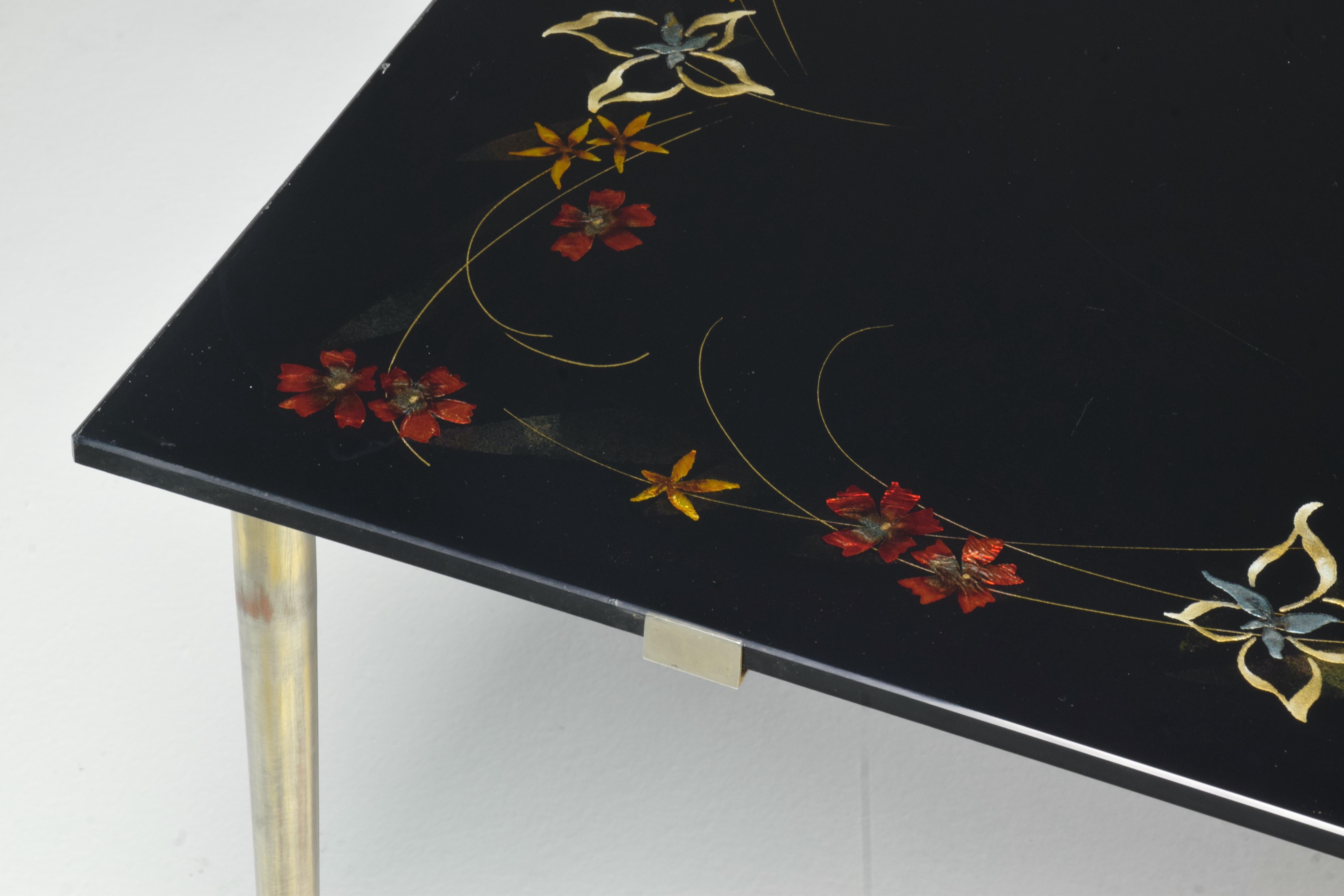 Table basse française en verre à motifs floraux peinte à la main des années 1970 en vente 2