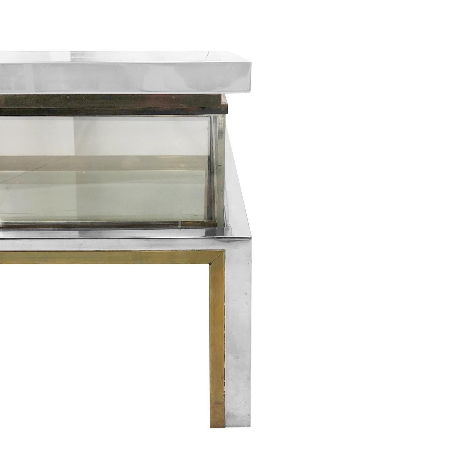 1970s French Glass and Lucite Sliding Top Vitrine Coffee Table by Maison Jansen im Zustand „Gut“ in New York, NY