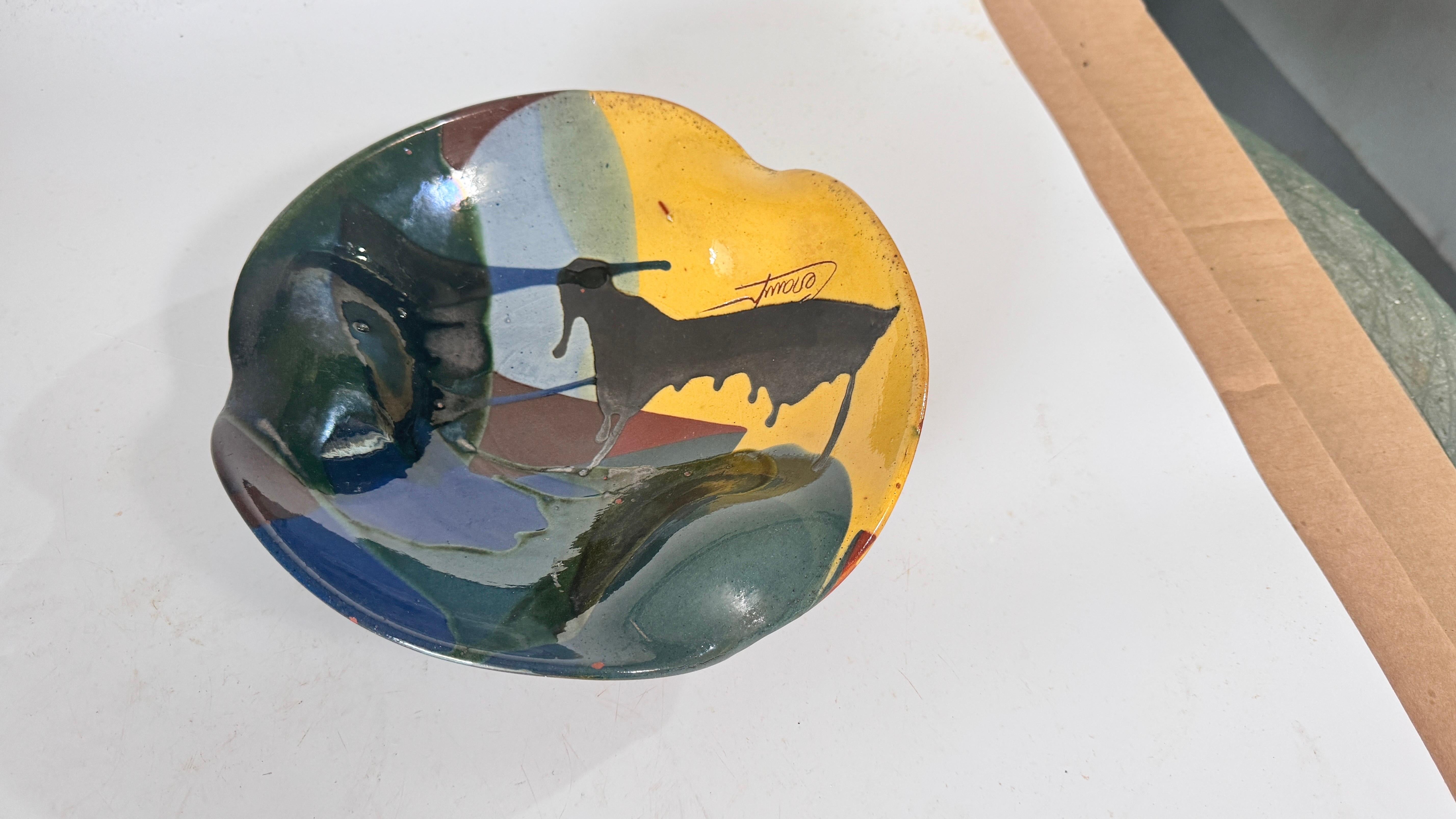 1970s French Glazed Pottery Platter with Bull Motif, Vibrant Southern Colors In Good Condition For Sale In Auribeau sur Siagne, FR
