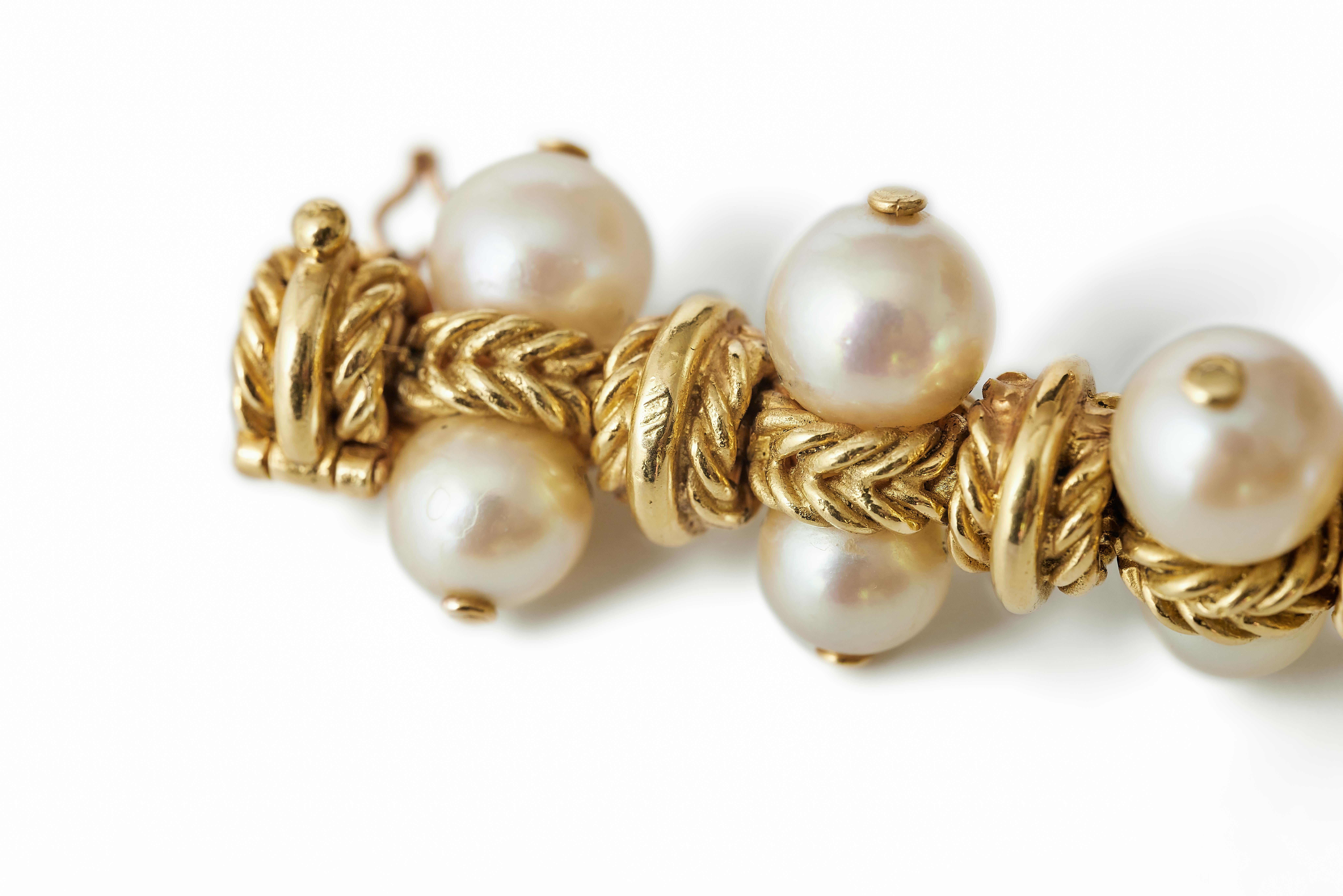 1970s french 18k gold “rope” and pearl necklace. For Sale 4