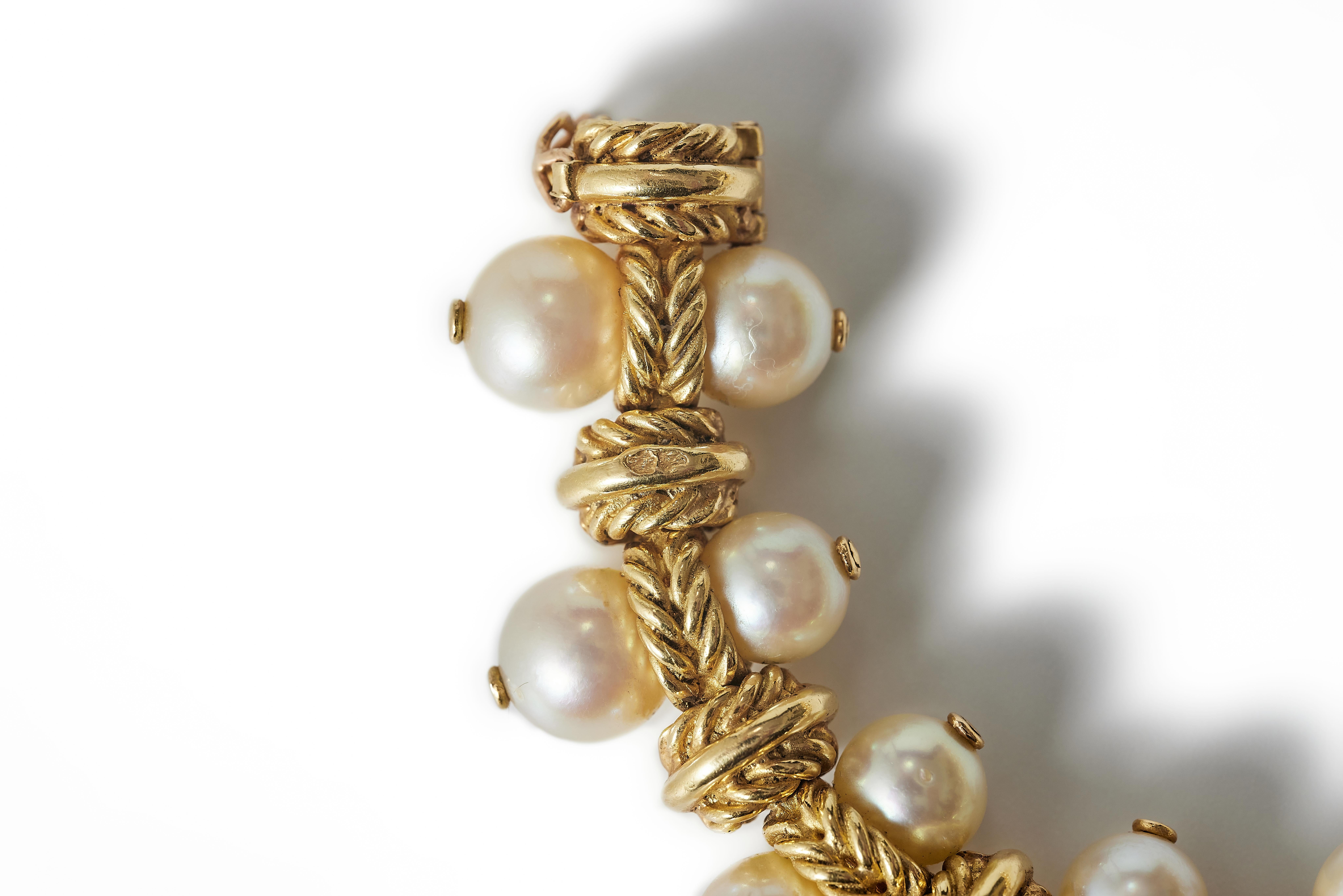 1970s french 18k gold “rope” and pearl necklace. For Sale 5