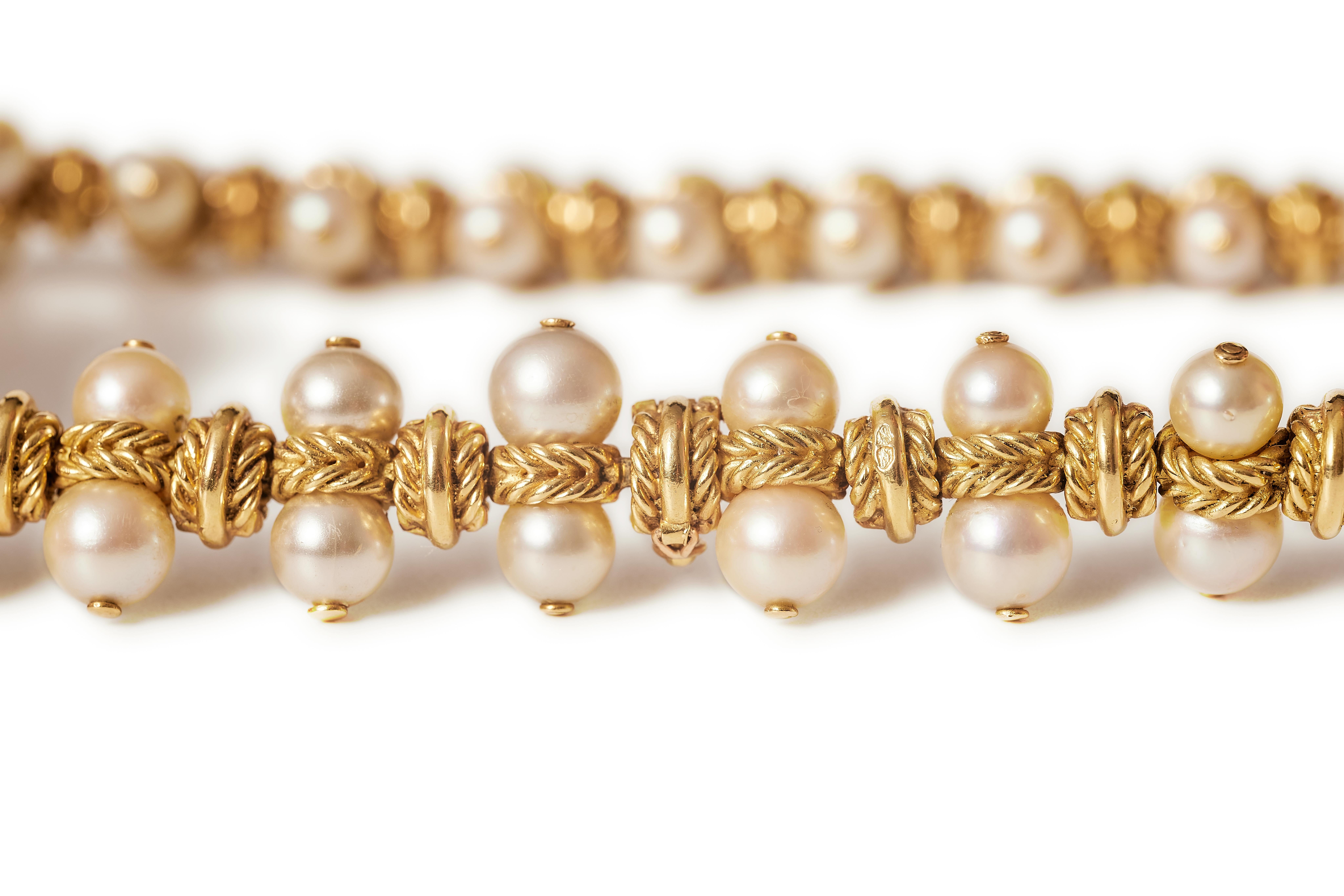 Women's 1970s french 18k gold “rope” and pearl necklace. For Sale