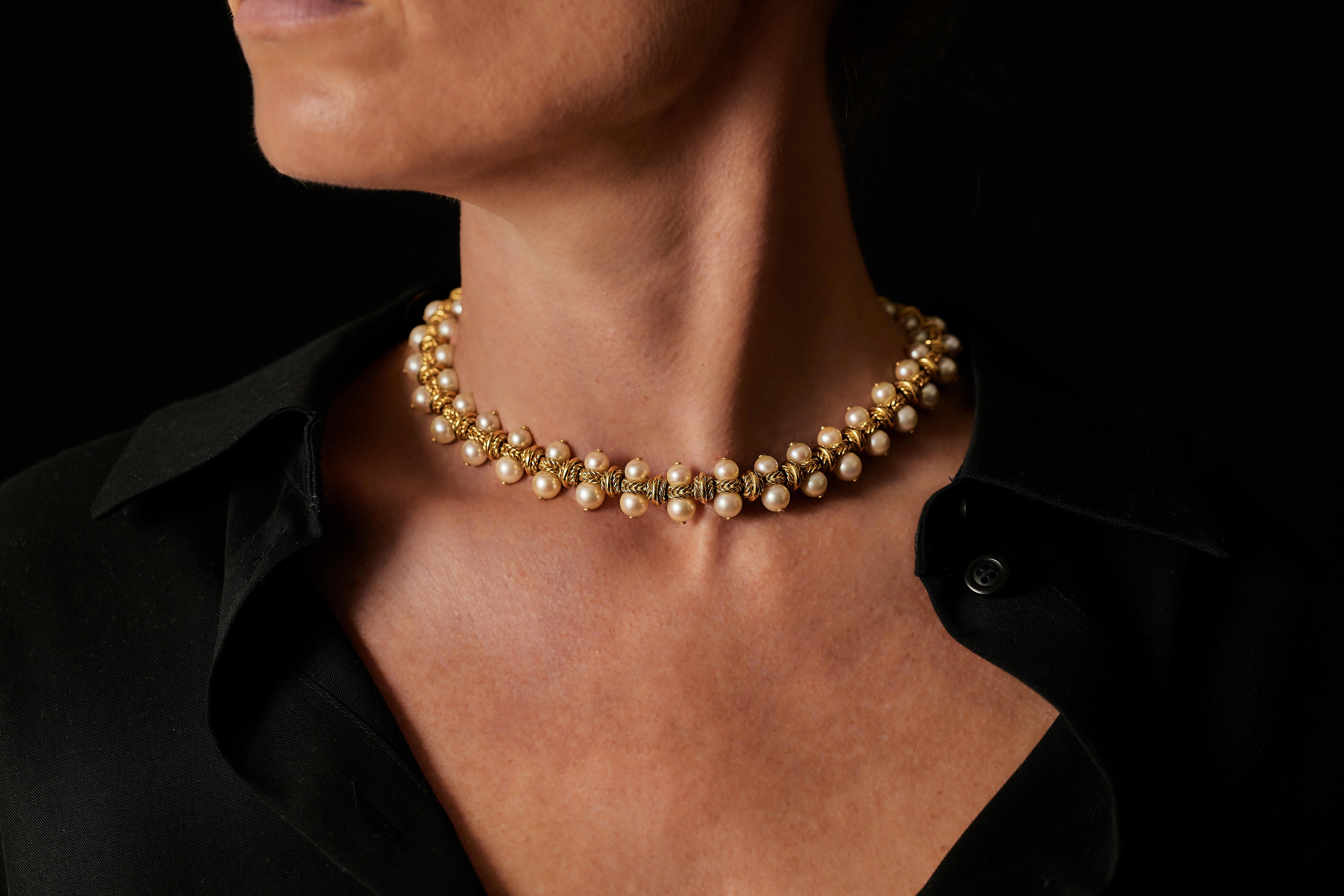 1970s french 18k gold “rope” and pearl necklace. For Sale 1